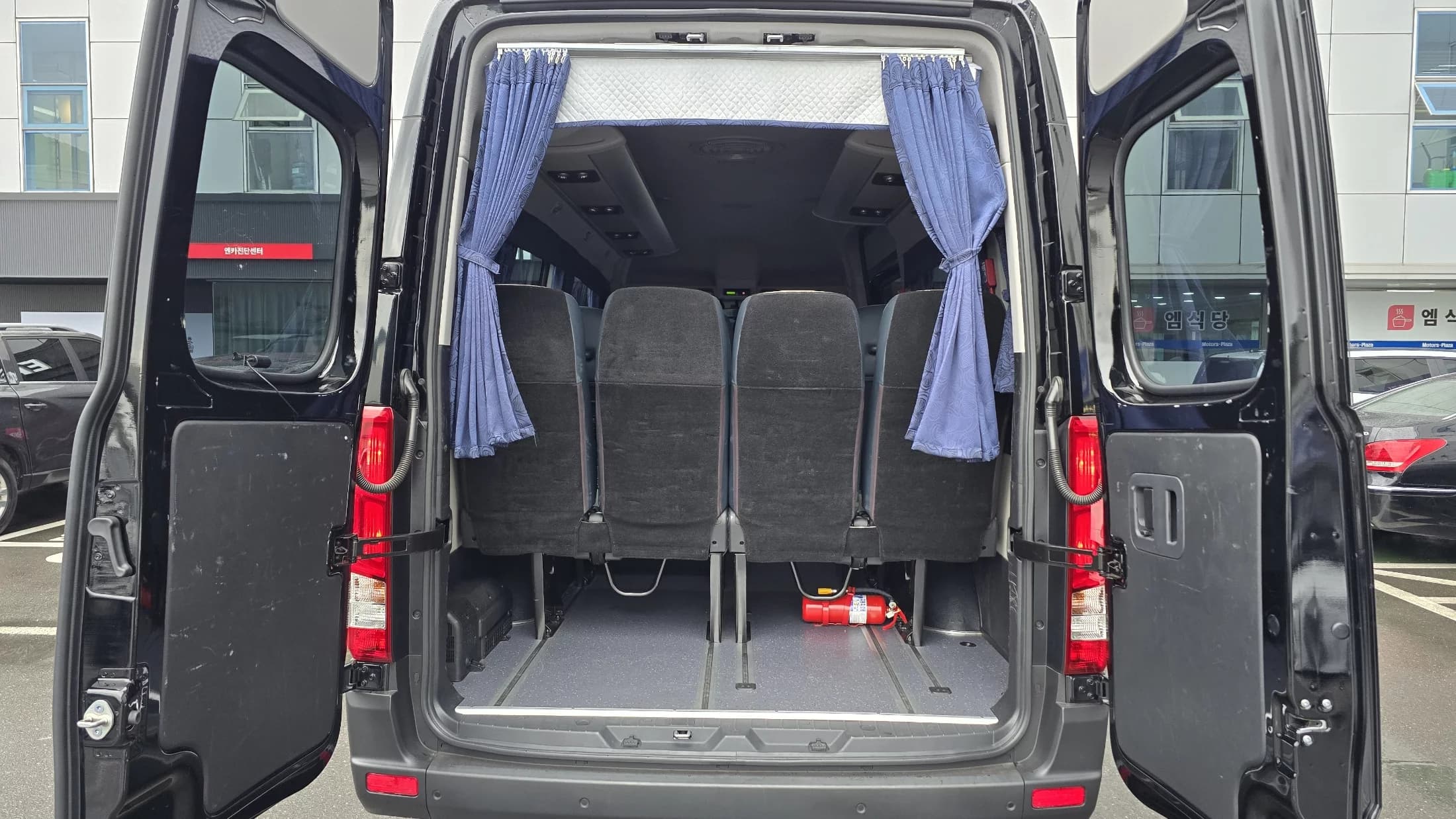 Hyundai H1 16-seater Deluxe, 2024 г. 54059 км. — фото 20