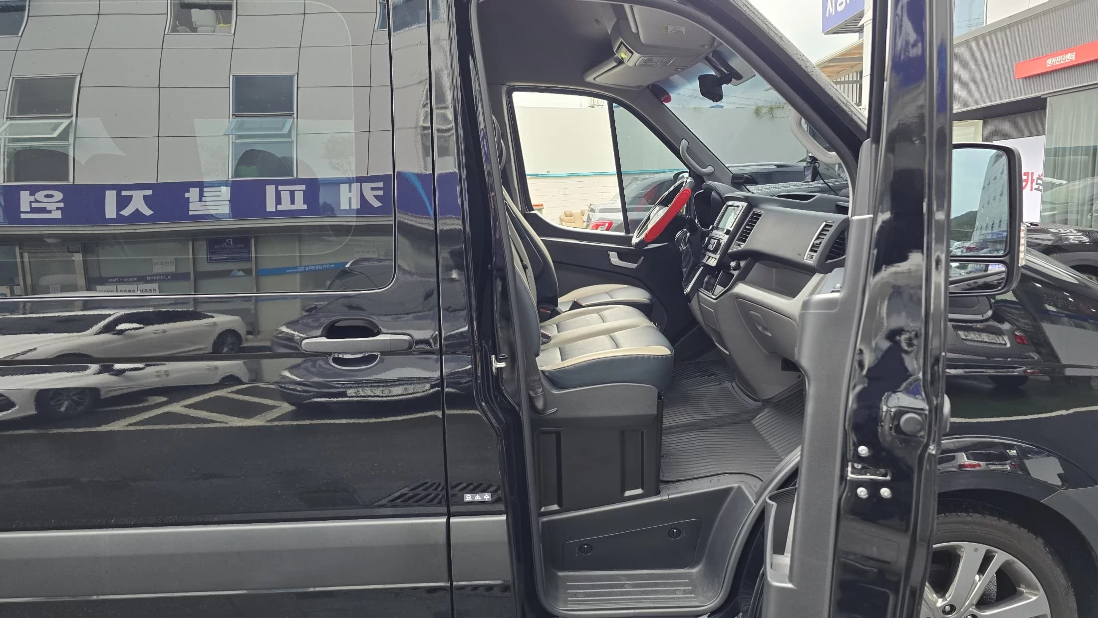 Hyundai H1 16-seater Deluxe, 2024 г. 54059 км. — фото 10