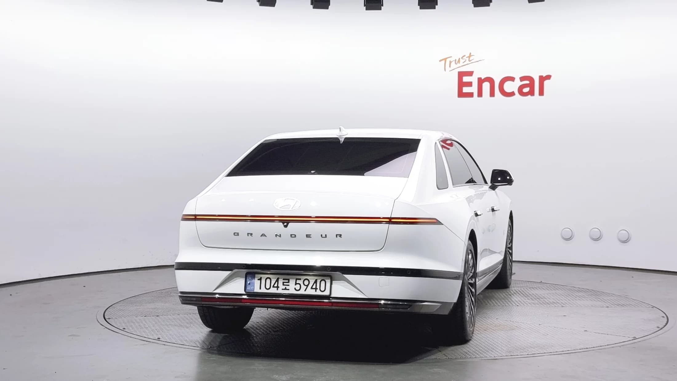 Hyundai Grandeur Calligraphy, гибрид, 2024 г. 18756 км. — фото 4