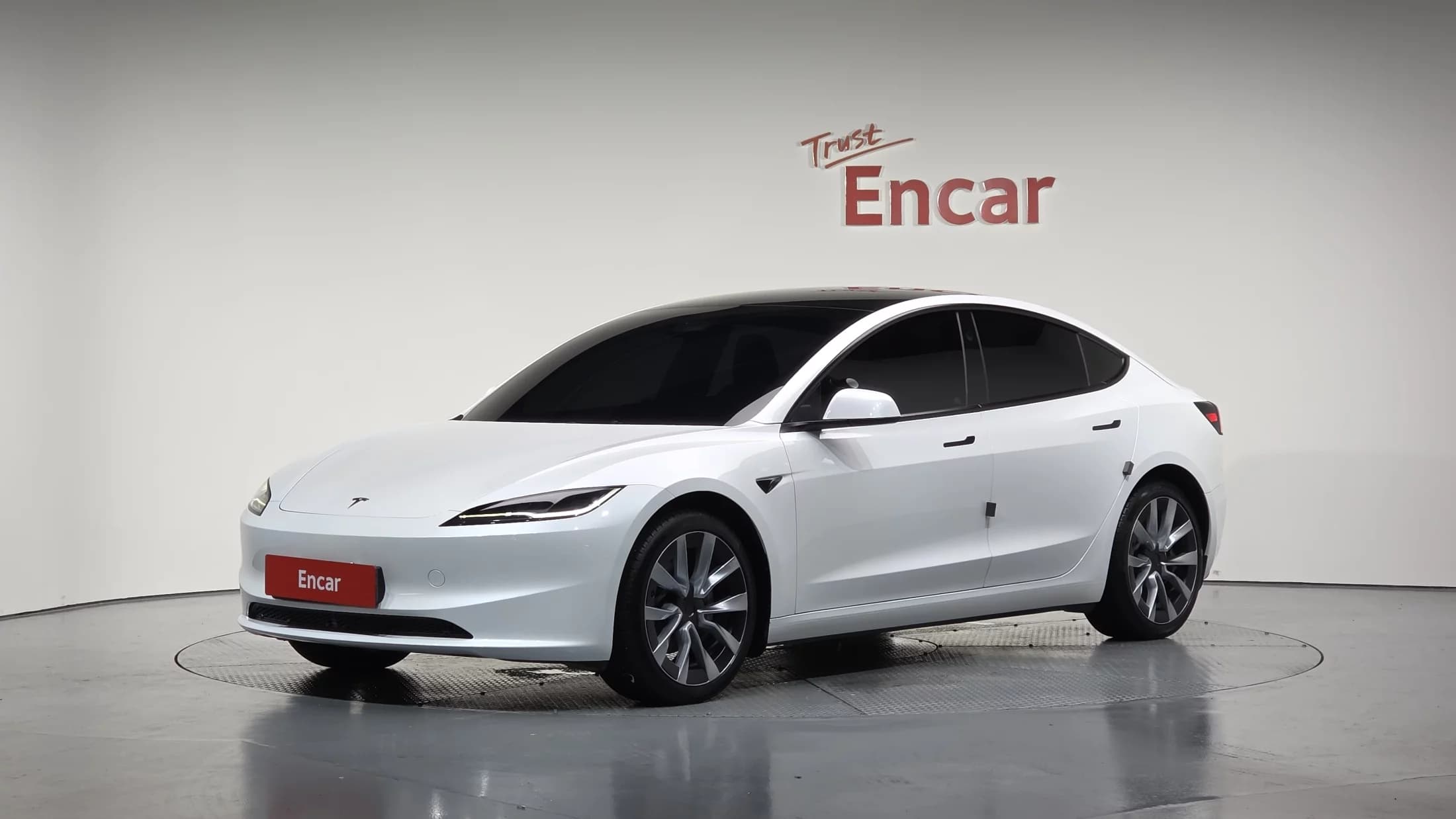 Tesla MODEL 3 RWD, электромобиль, 2024 г. 5652 км.