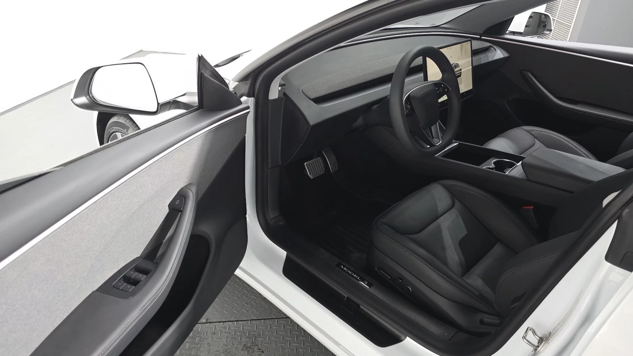 Tesla MODEL 3 RWD, электромобиль, 2024 г. 5652 км. — фото 11