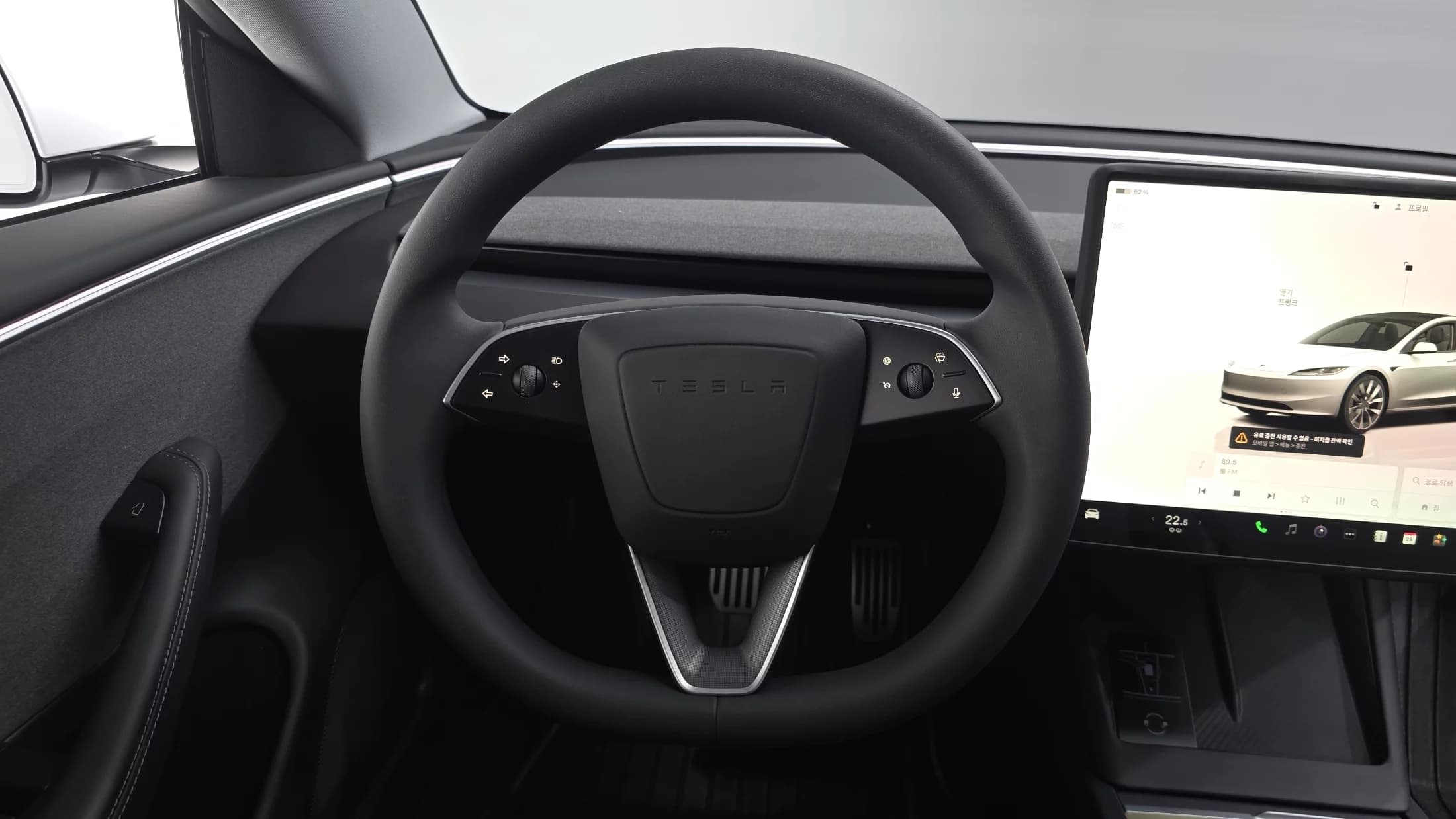 Tesla MODEL 3 RWD, электромобиль, 2024 г. 5652 км. — фото 13