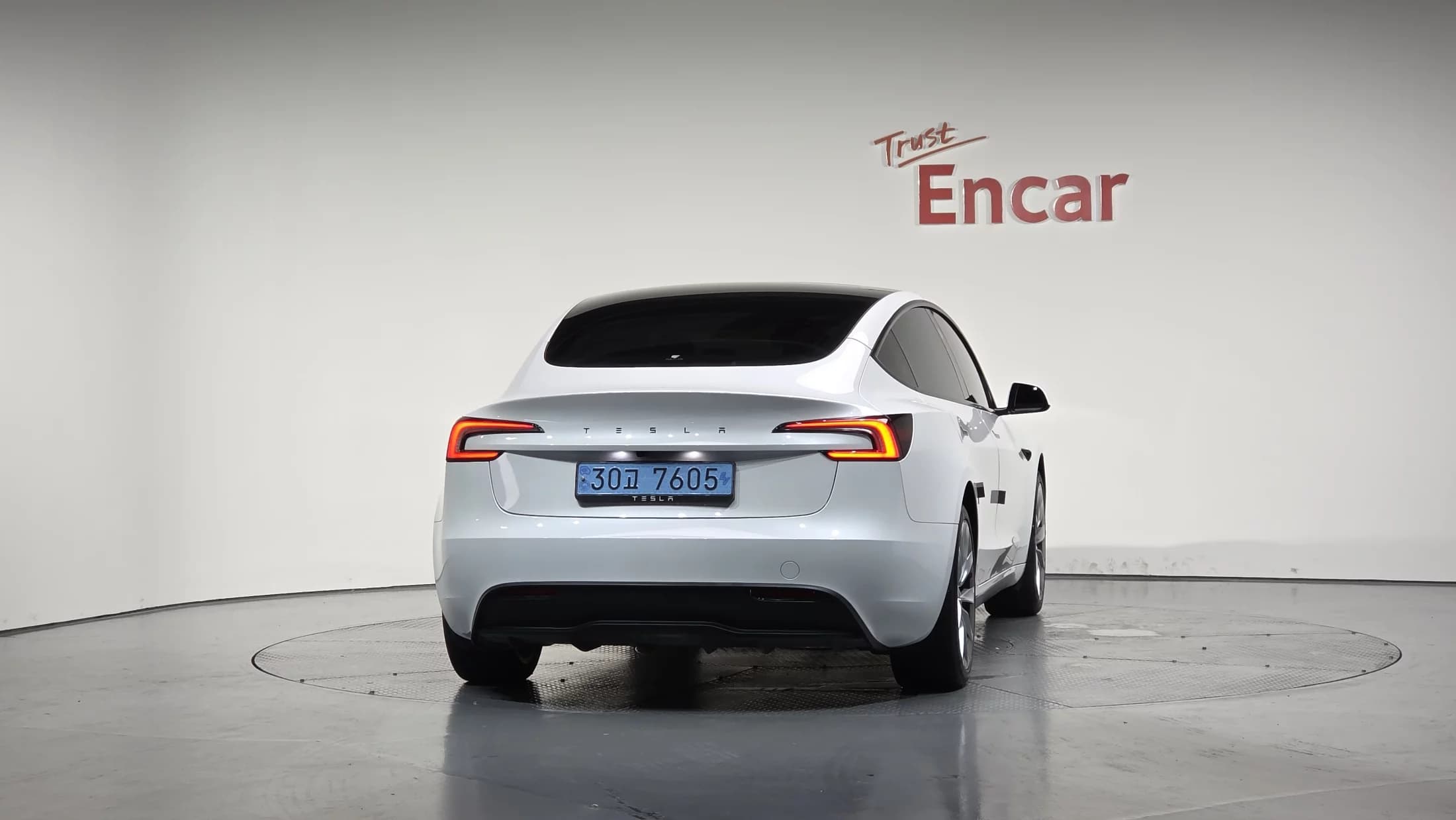 Tesla MODEL 3 RWD, электромобиль, 2024 г. 5652 км. — фото 4