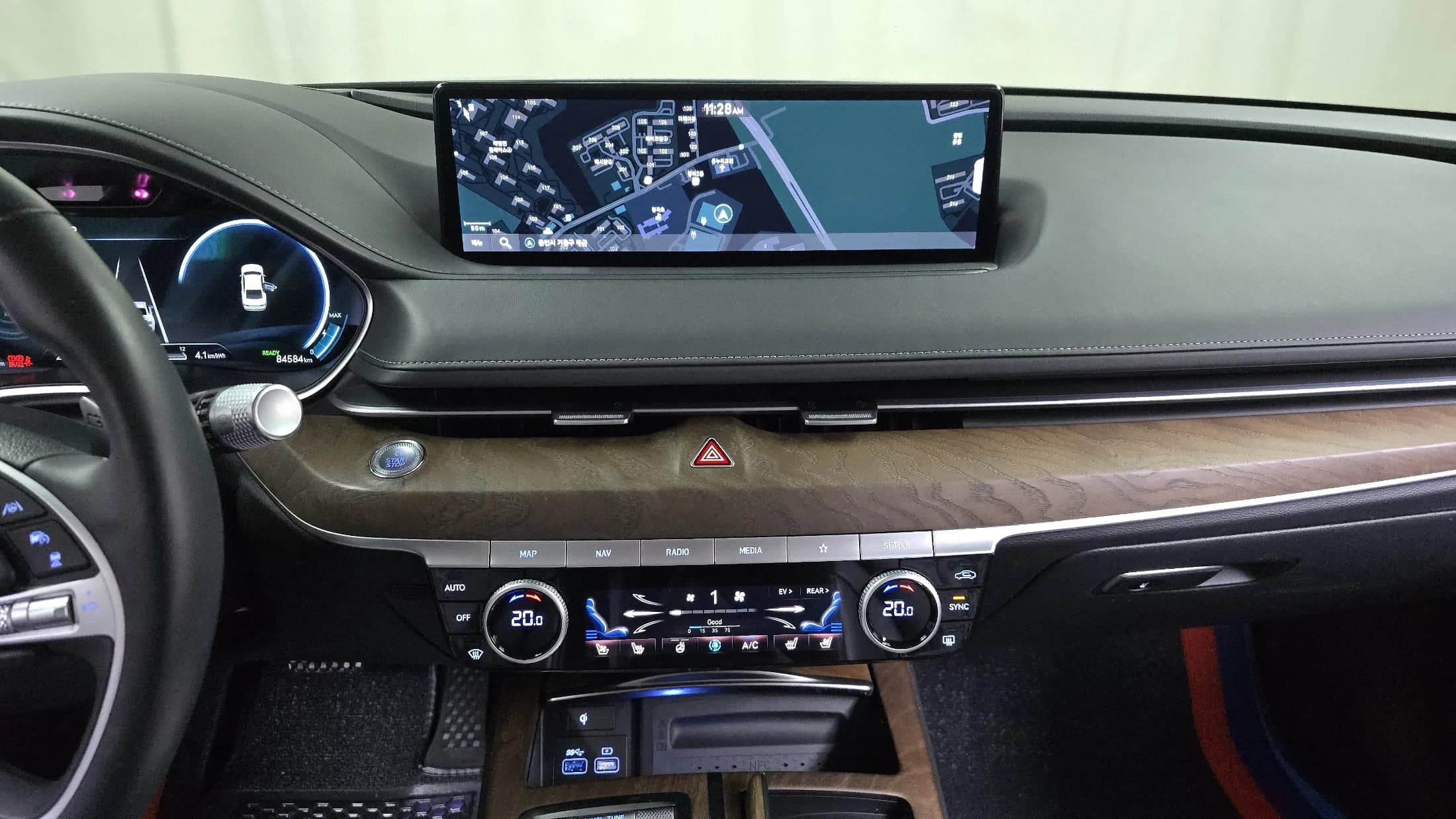Genesis Electrified G80 e-AWD, электромобиль, 2022 г. 84665 км. — фото 14