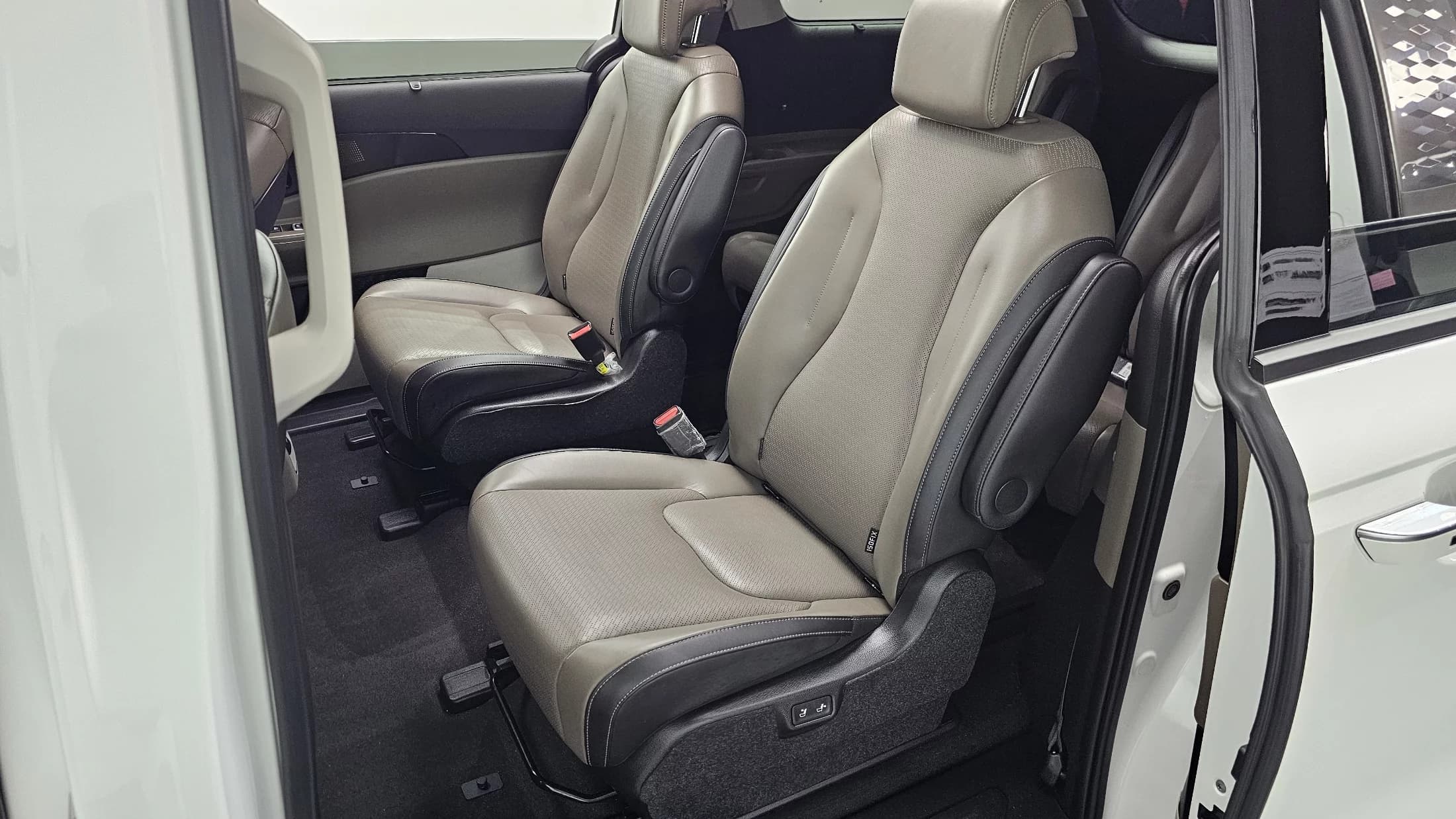 Kia Carnival Gasoline 9-Seater Signature, 2023 г. 19868 км. — фото 12