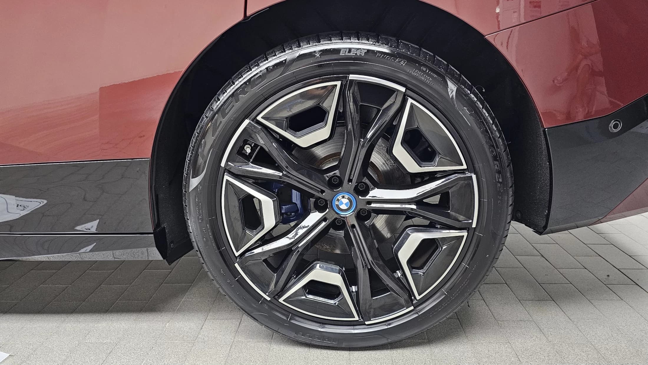 BMW iX xDrive50 Sports Plus, электромобиль, 2024 г. 4357 км. — фото 5