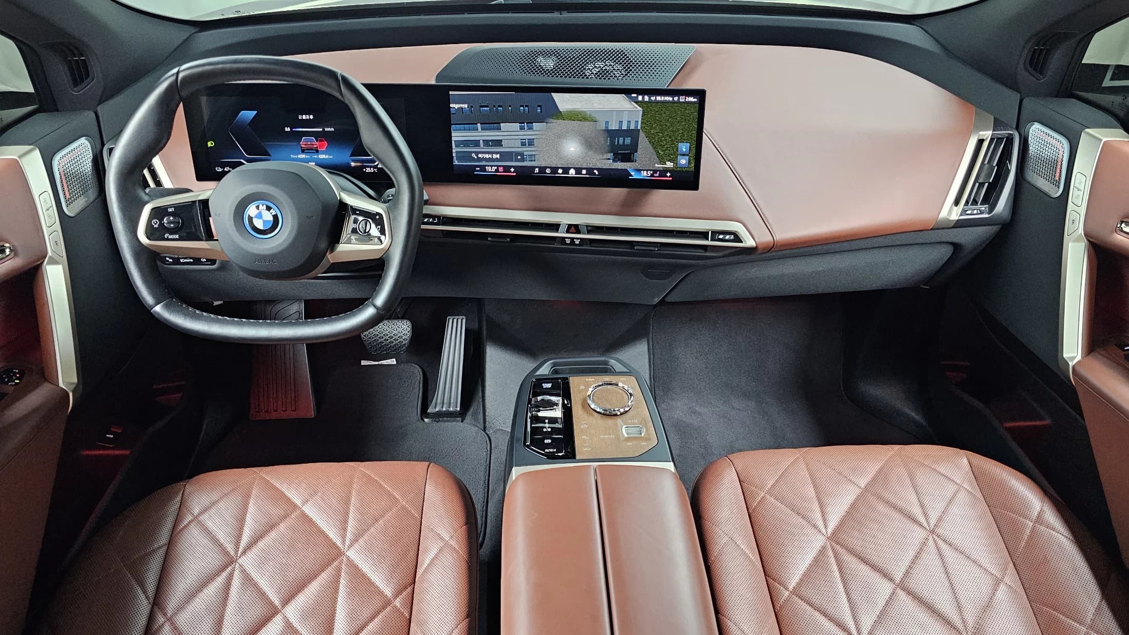 BMW iX xDrive50 Sports Plus, электромобиль, 2024 г. 4357 км. — фото 7