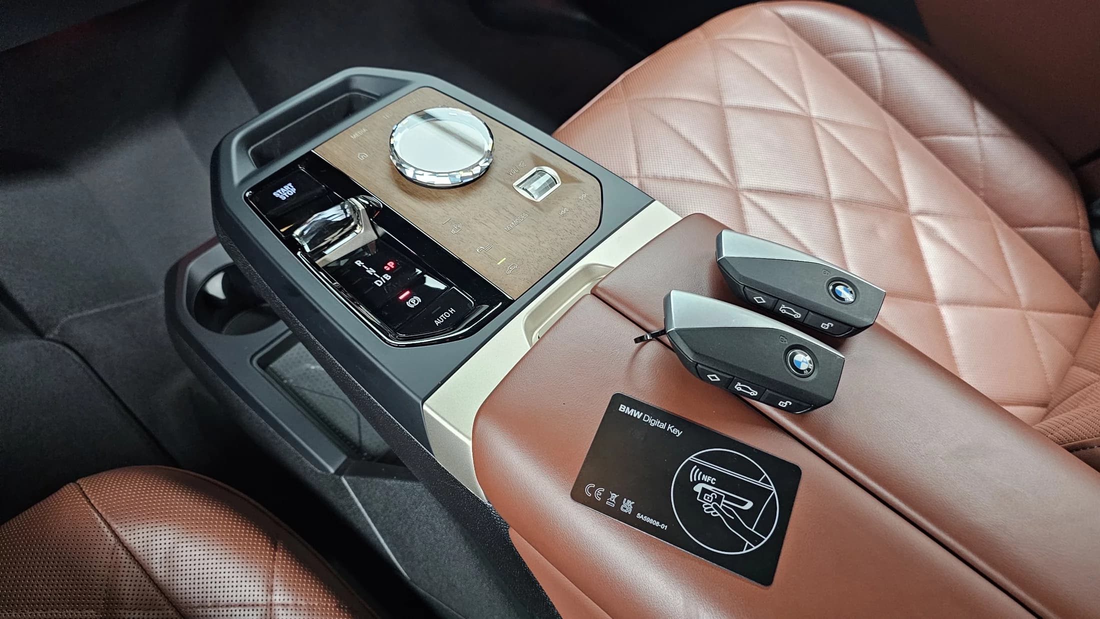 BMW iX xDrive50 Sports Plus, электромобиль, 2024 г. 4357 км. — фото 9