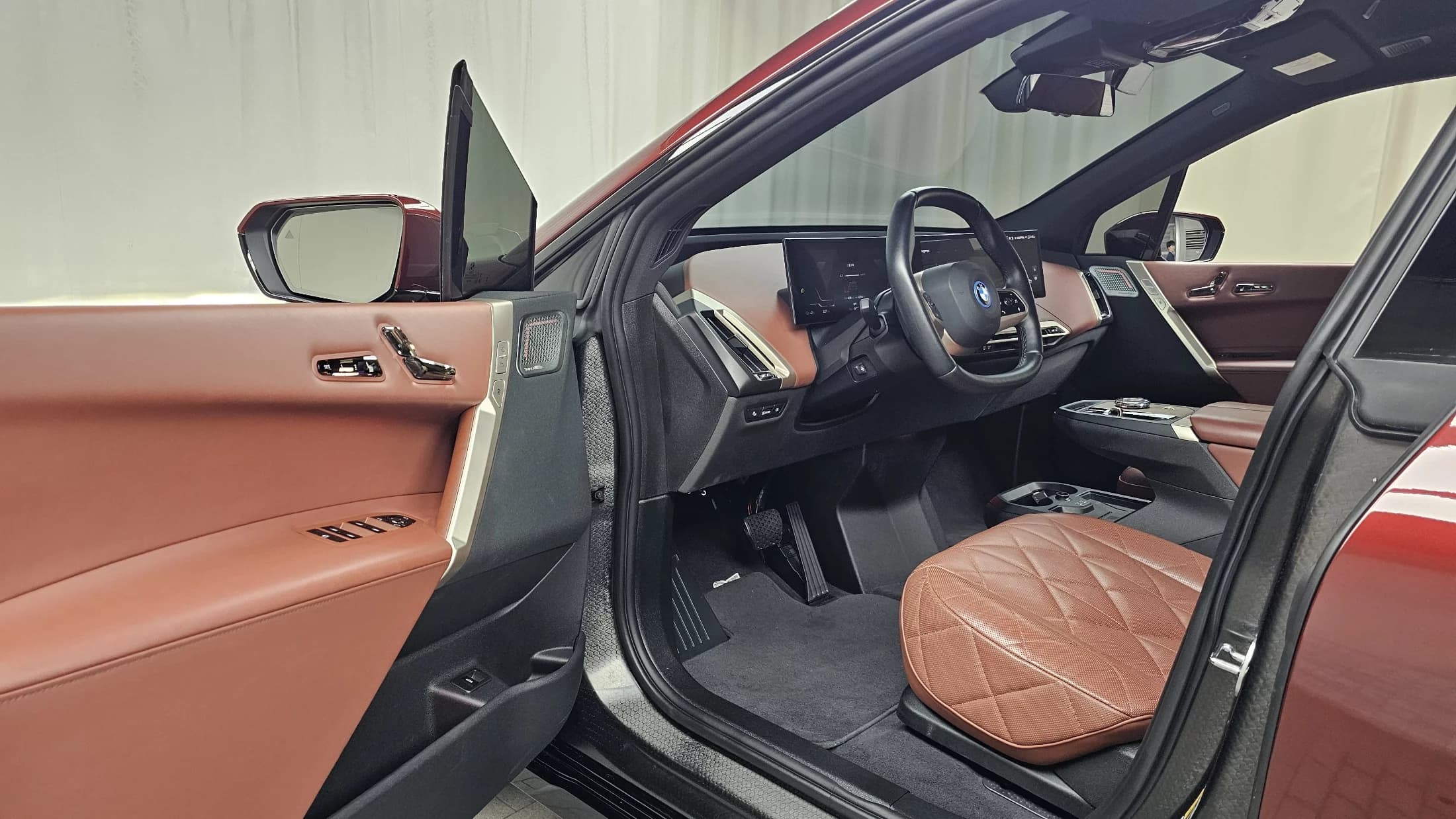 BMW iX xDrive50 Sports Plus, электромобиль, 2024 г. 4357 км. — фото 10
