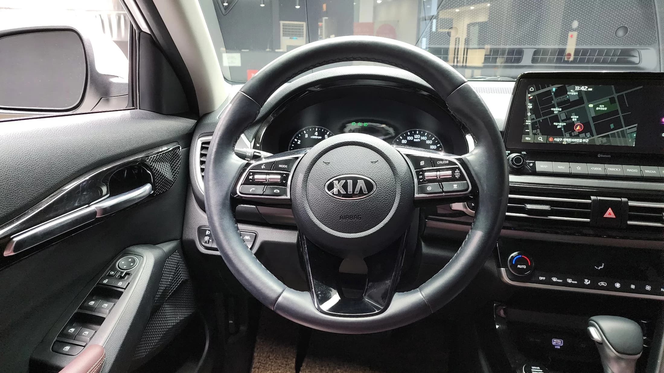 Kia Seltos Gasoline 1.6 Turbo 2WD Signature, 2021 г. 33796 км. — фото 14