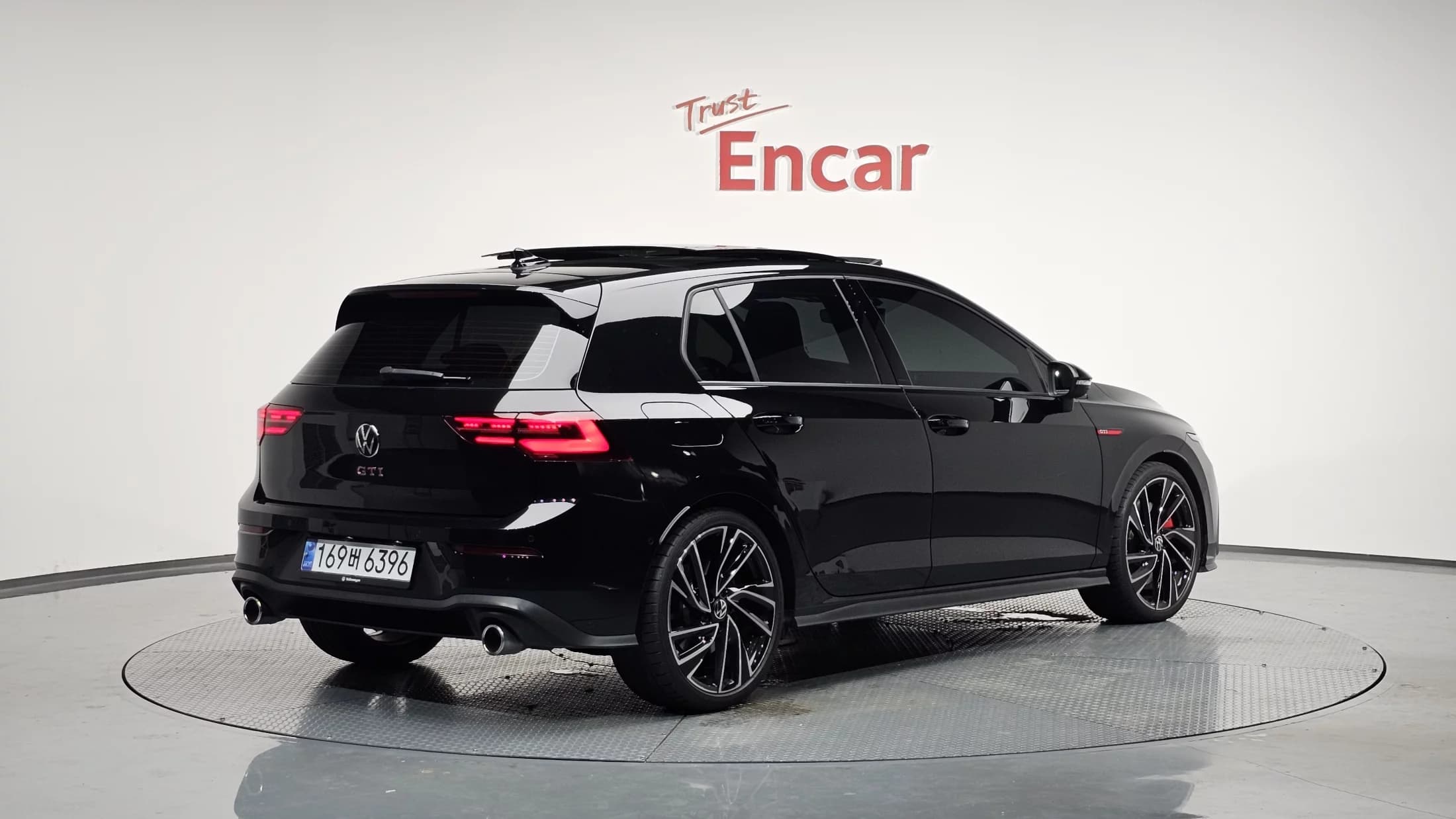 Volkswagen GOLF 2.0 GTI, 2024 г. 5703 км. — фото 2