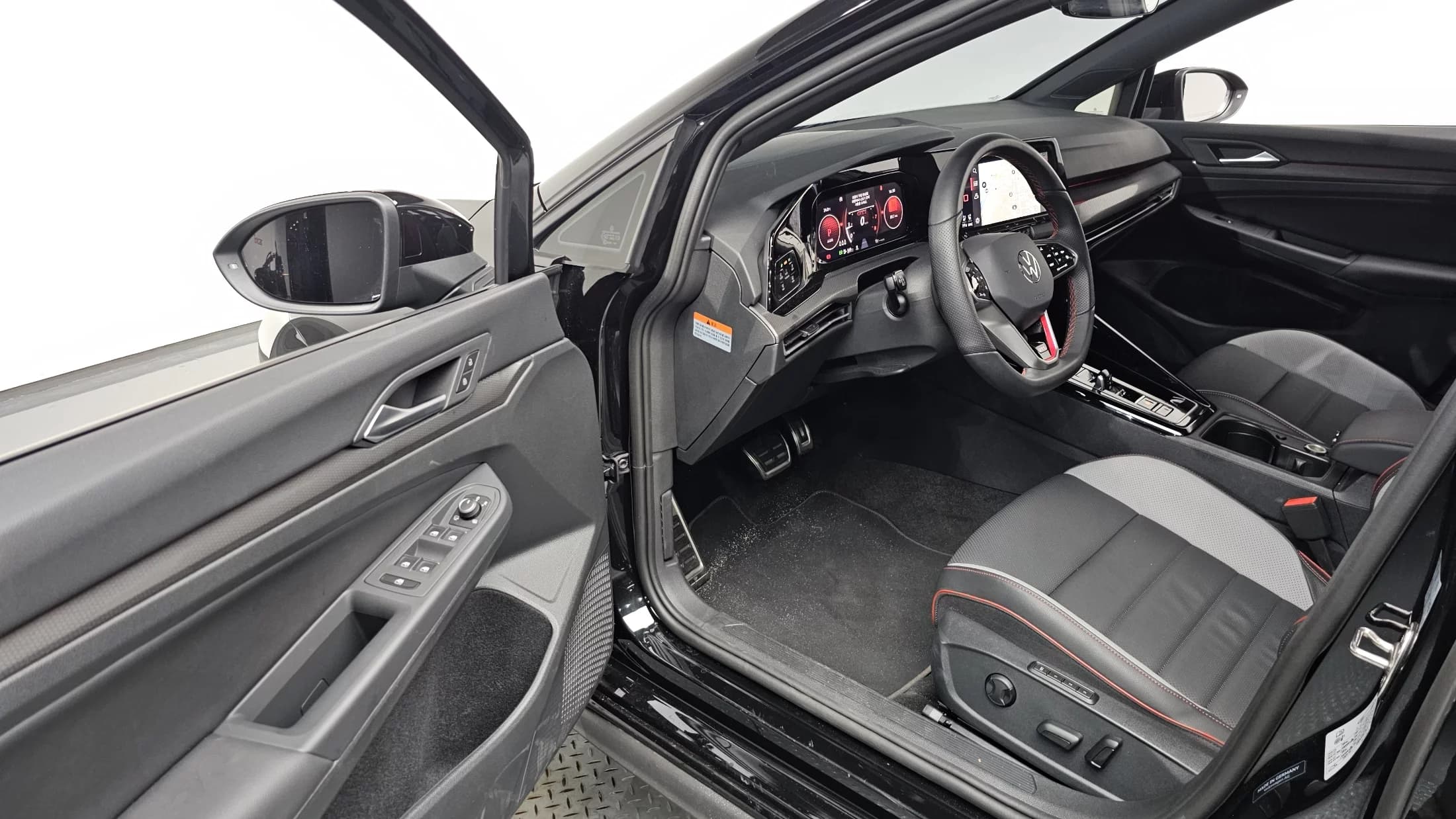 Volkswagen GOLF 2.0 GTI, 2024 г. 5703 км. — фото 11