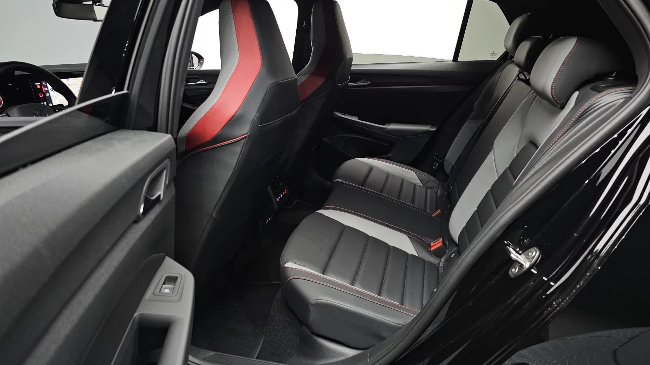 Volkswagen GOLF 2.0 GTI, 2024 г. 5703 км. — фото 12