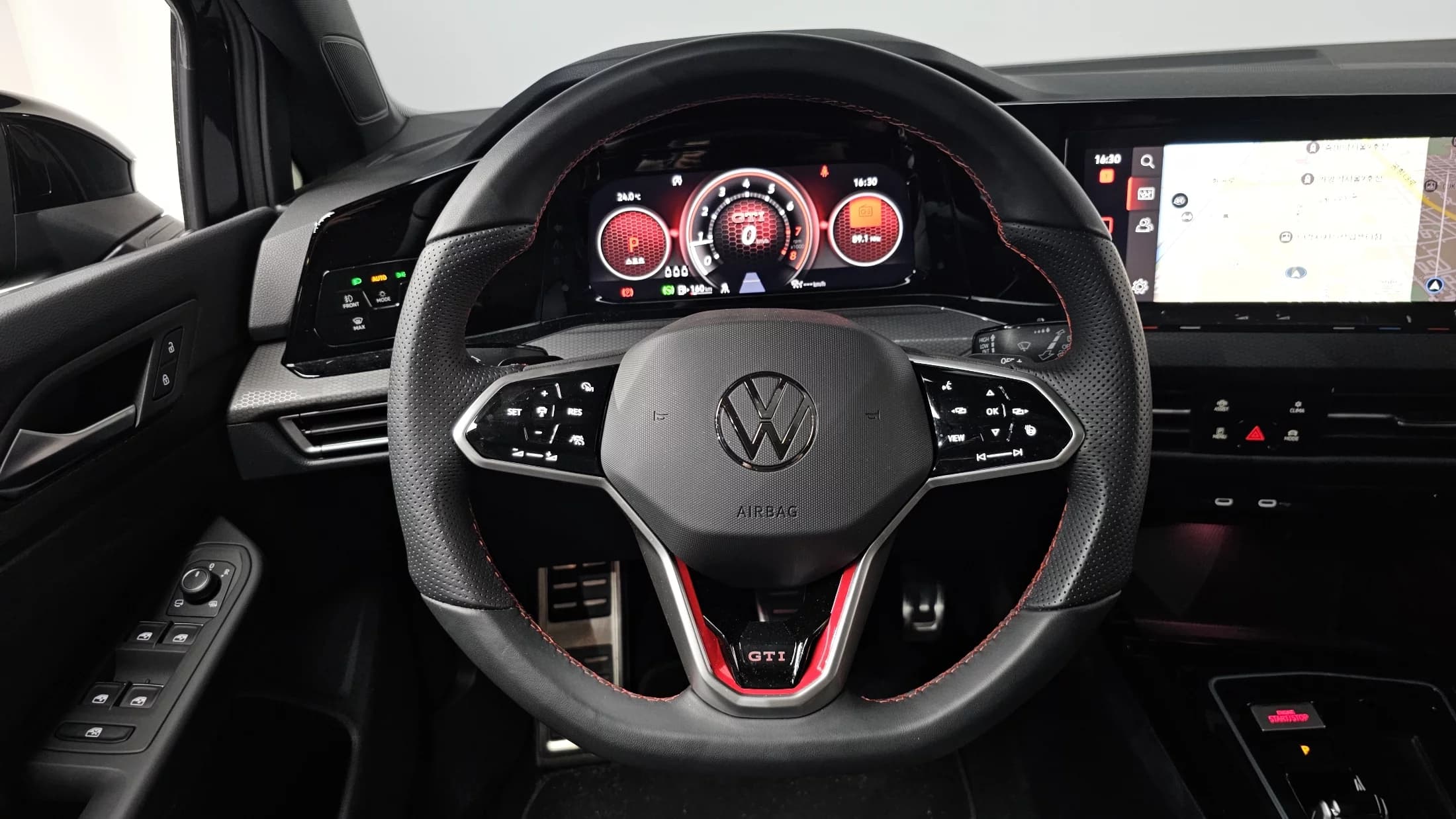 Volkswagen GOLF 2.0 GTI, 2024 г. 5703 км. — фото 13