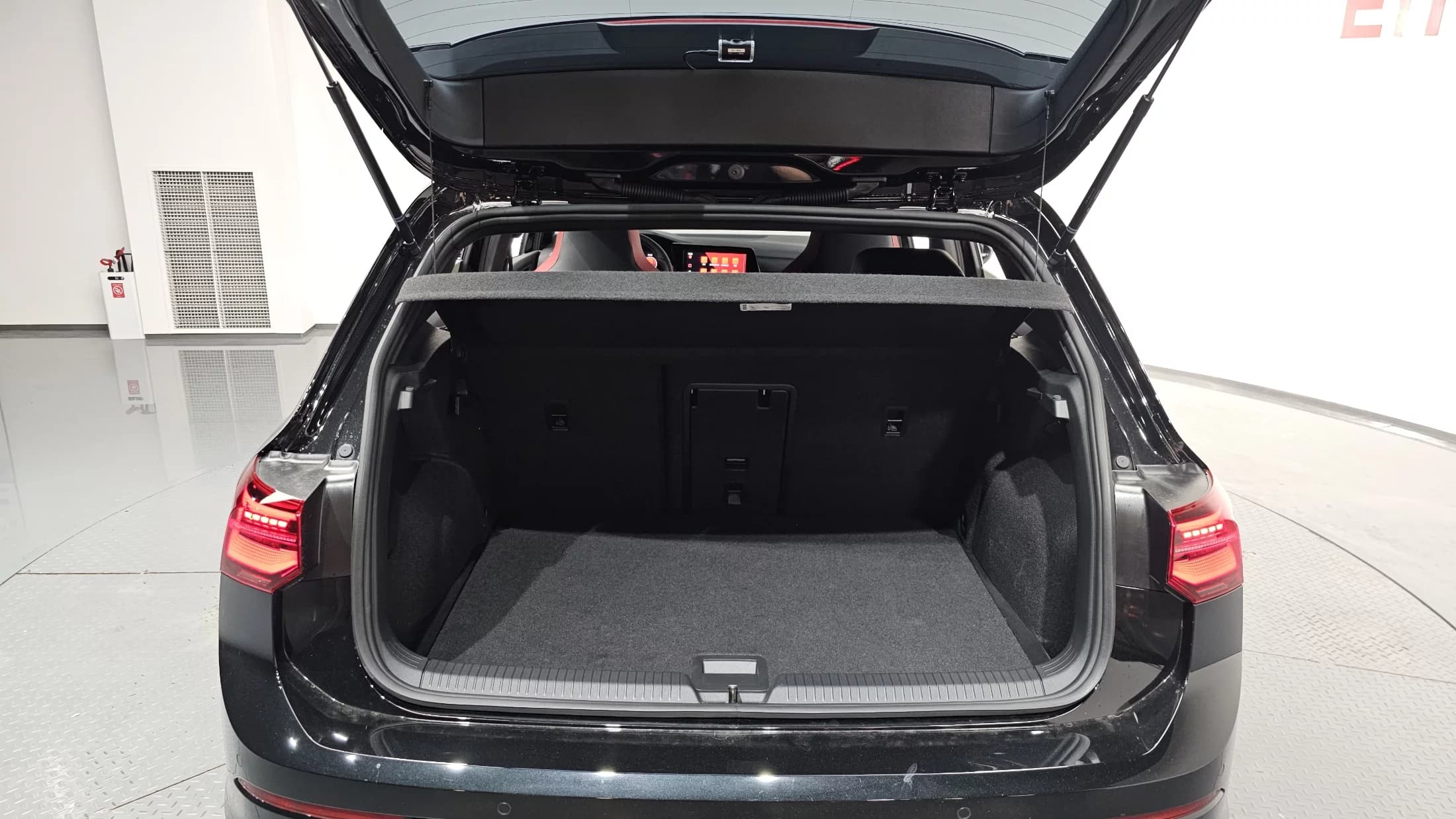 Volkswagen GOLF 2.0 GTI, 2024 г. 5703 км. — фото 20
