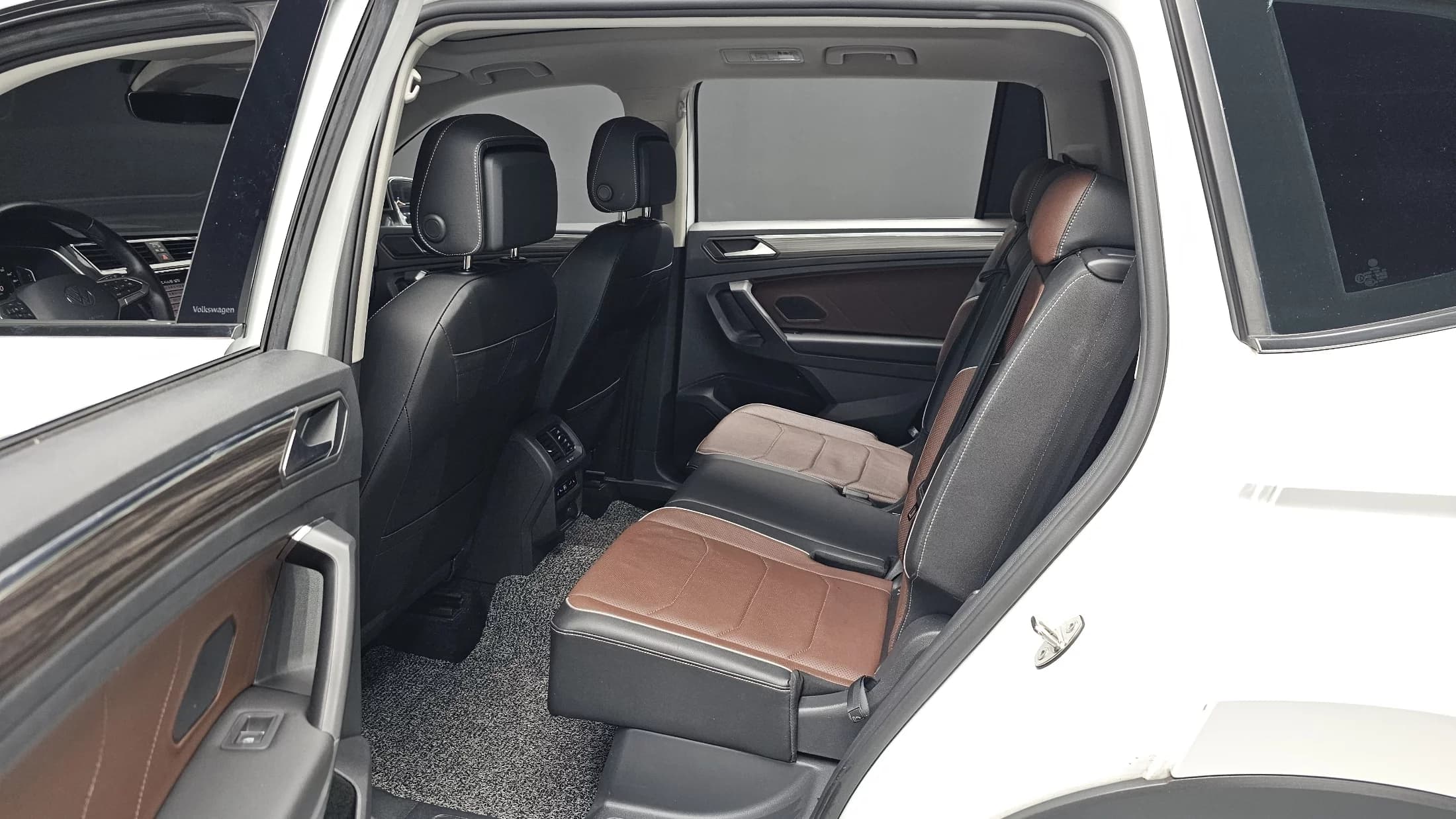 Volkswagen TIGUAN 2.0 TSI Prestige, 2023 г. 44306 км. — фото 11