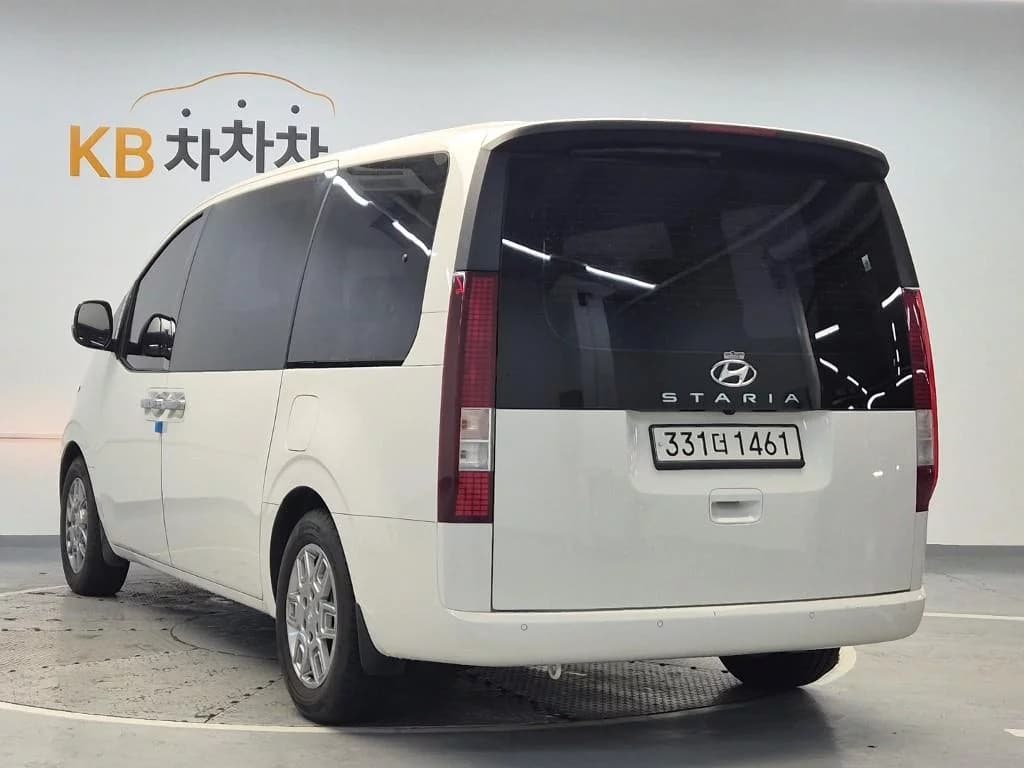 Hyundai Staria L3.5 Tourer 9-Seater Modern, 2021 г. 43359 км. — фото 2