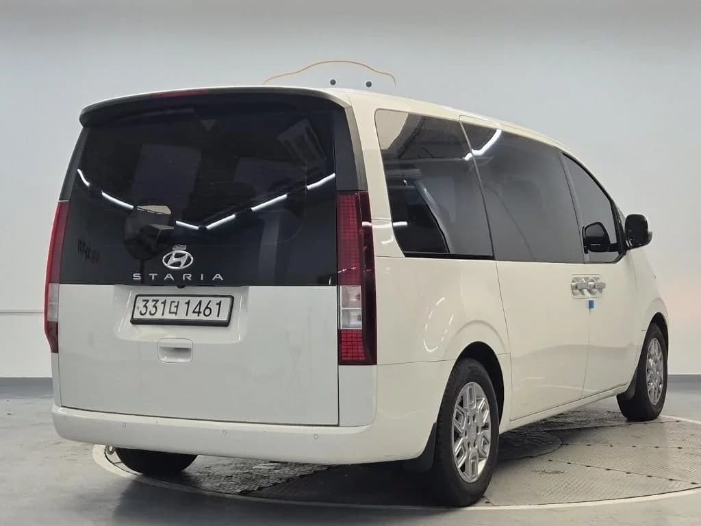 Hyundai Staria L3.5 Tourer 9-Seater Modern, 2021 г. 43359 км. — фото 3