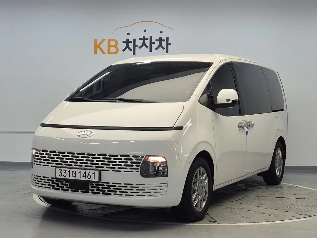 Hyundai Staria L3.5 Tourer 9-Seater Modern, 2021 г. 43359 км. — фото 4