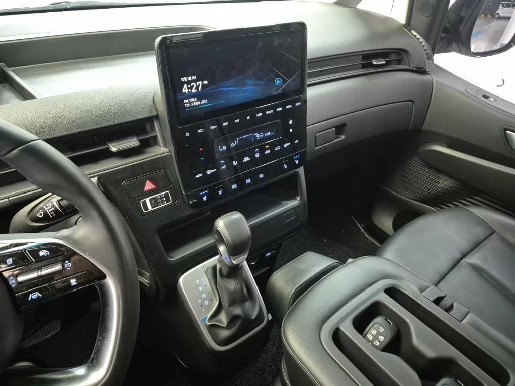 Hyundai Staria L3.5 Tourer 9-Seater Modern, 2021 г. 43359 км. — фото 8