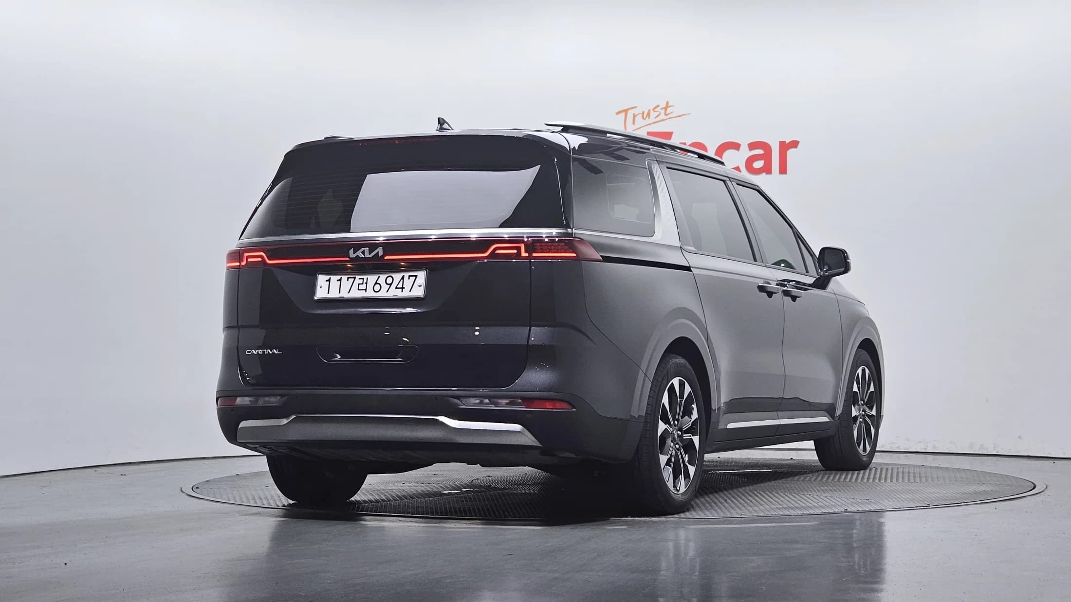 Kia Carnival 7-Seater Noblesse, 2023 г. 31265 км. — фото 2