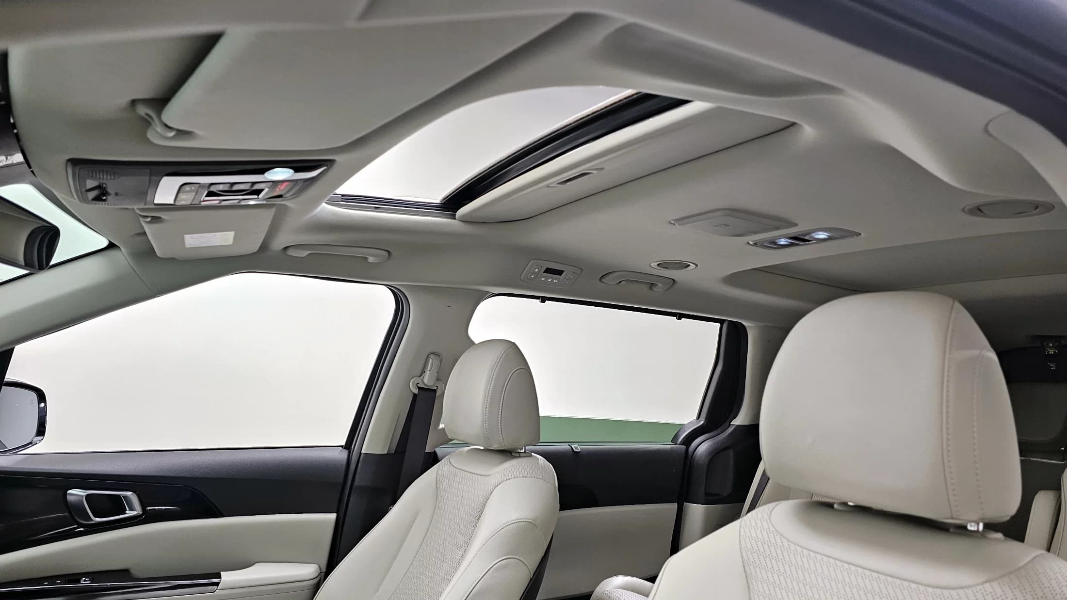 Kia Carnival 7-Seater Noblesse, 2023 г. 31265 км. — фото 19