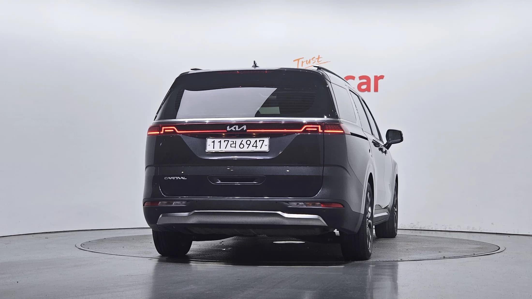 Kia Carnival 7-Seater Noblesse, 2023 г. 31265 км. — фото 4