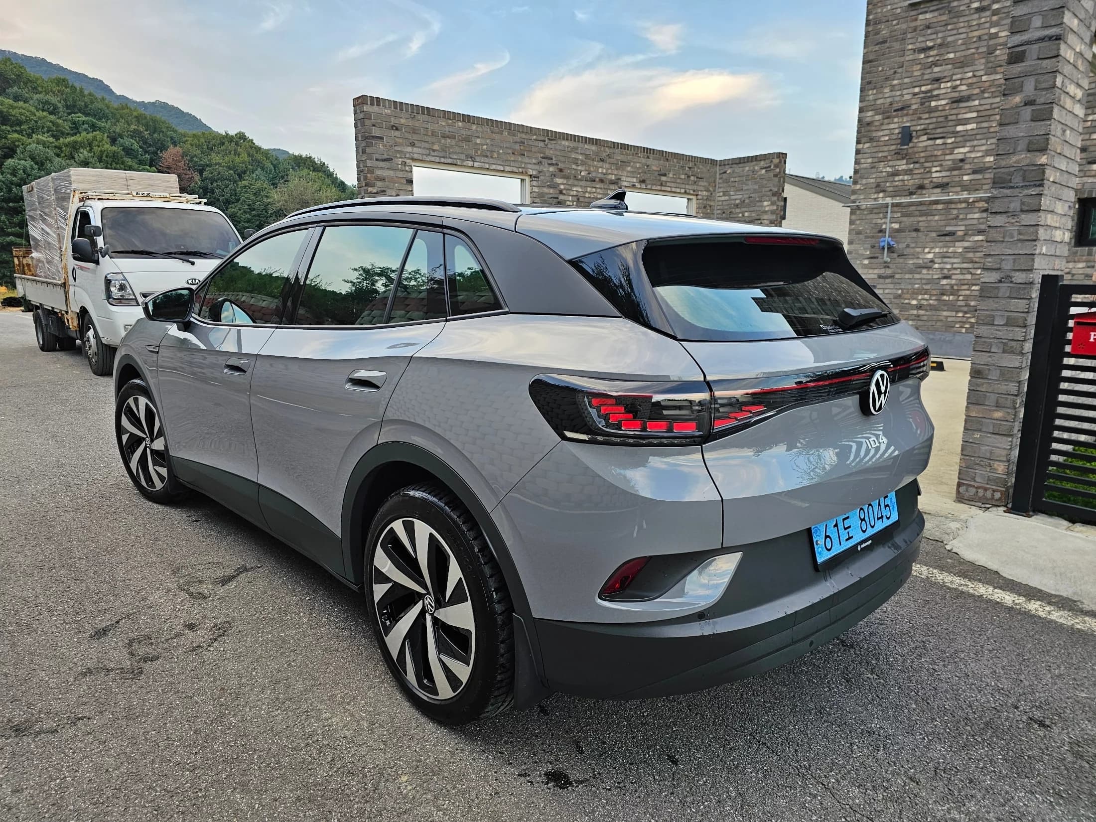 Volkswagen ID.4 Pro, электромобиль, 2023 г. 15553 км. — фото 4