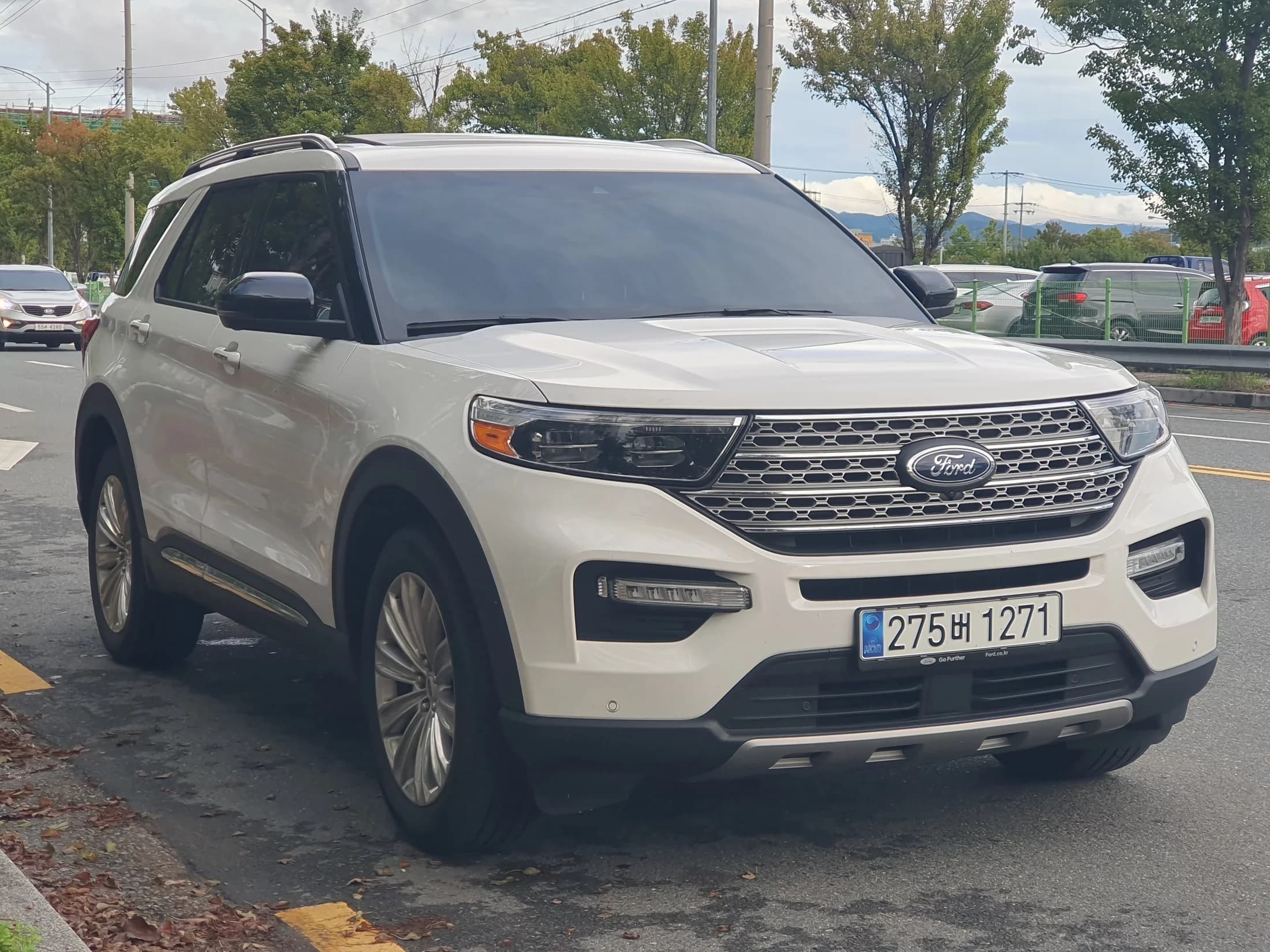Ford EXPLORER 2.3 LimIted 4WD, 2023 г. 28596 км. — фото 2