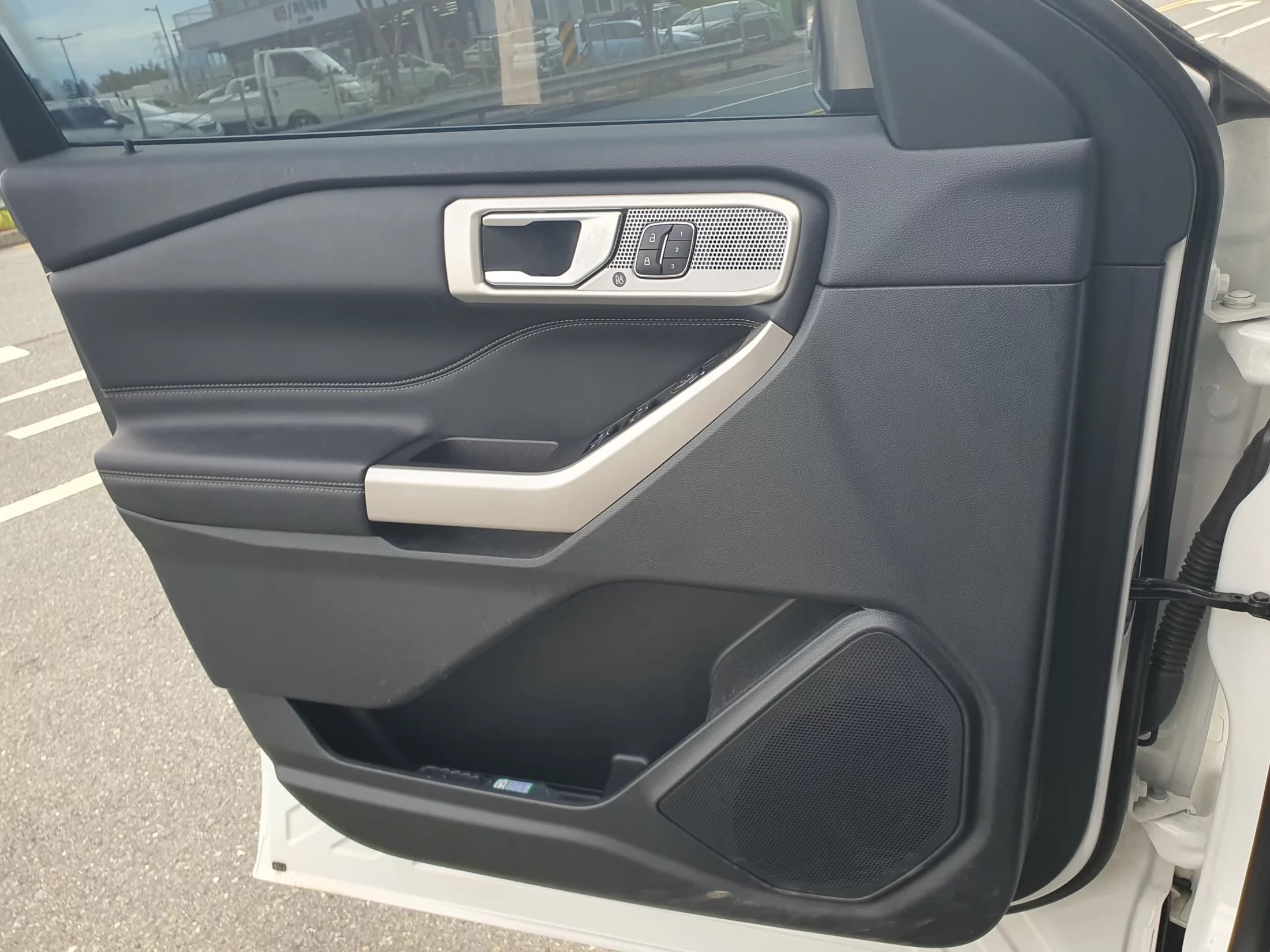 Ford EXPLORER 2.3 LimIted 4WD, 2023 г. 28596 км. — фото 11