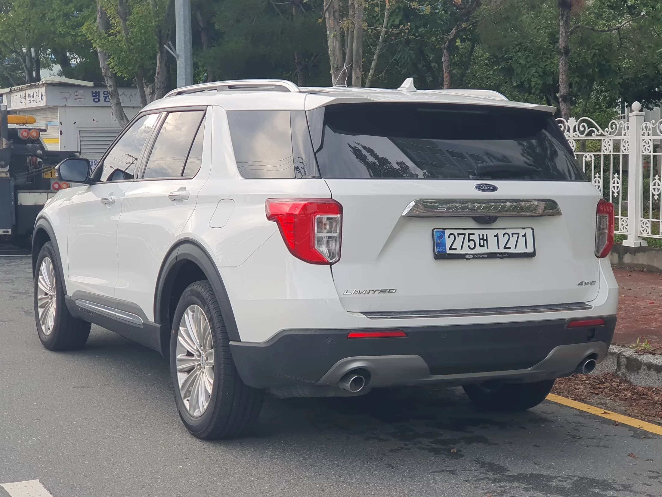 Ford EXPLORER 2.3 LimIted 4WD, 2023 г. 28596 км. — фото 3