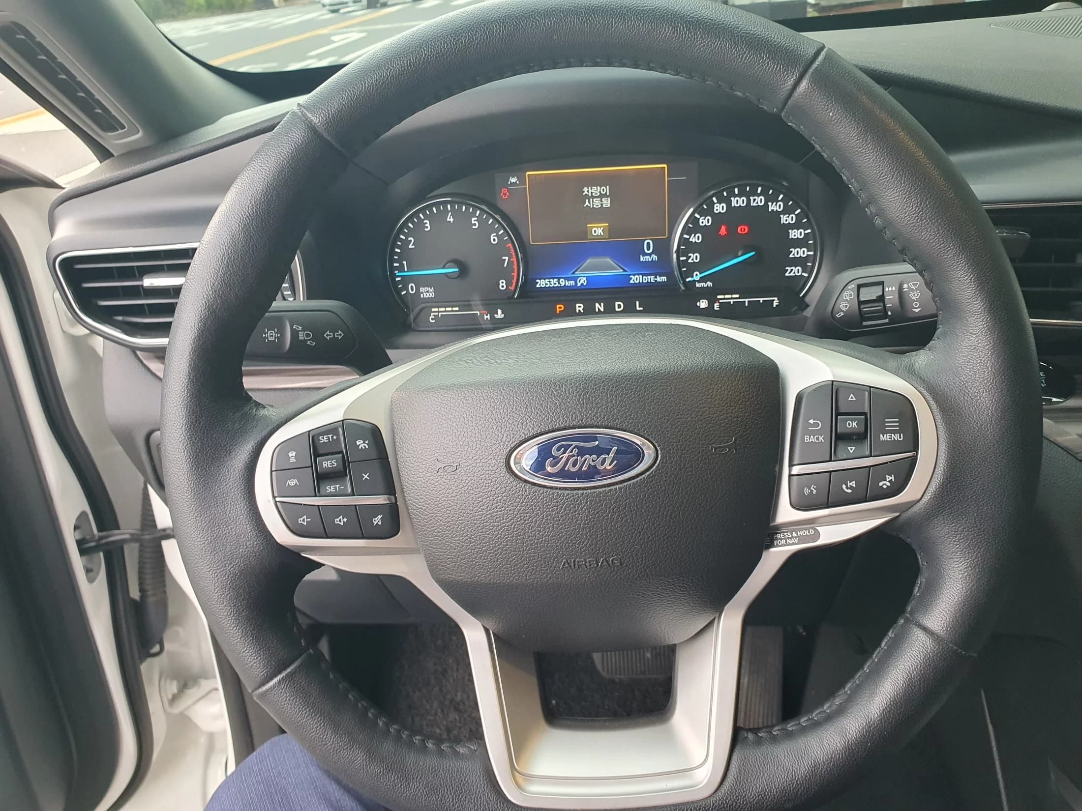 Ford EXPLORER 2.3 LimIted 4WD, 2023 г. 28596 км. — фото 9