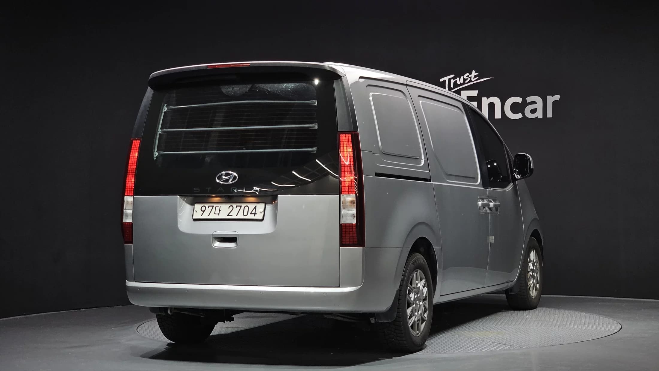 Hyundai Staria Cargo 3-Seater Modern, 2021 г. 118878 км. — фото 2