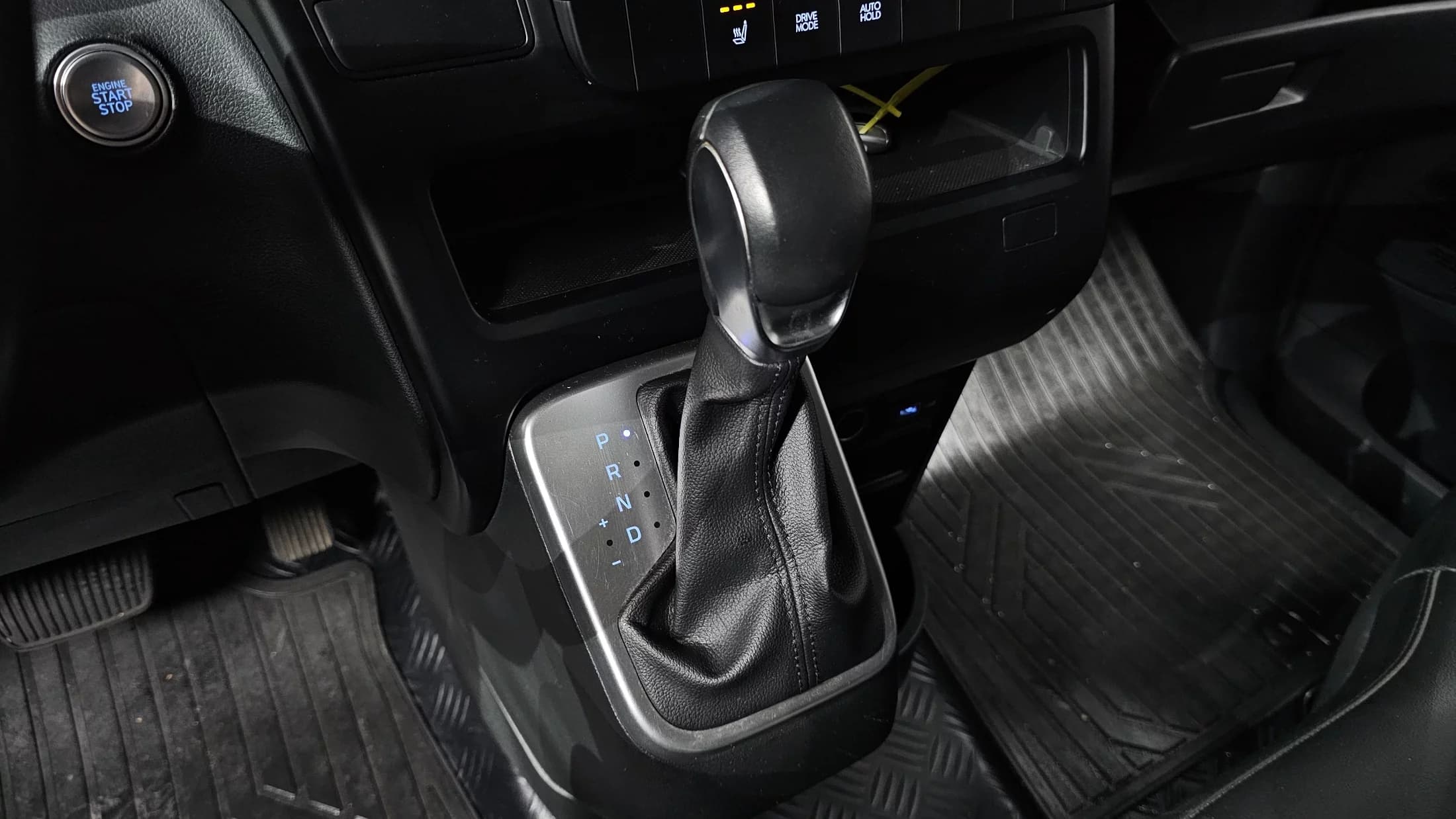 Hyundai Staria Cargo 3-Seater Modern, 2021 г. 118878 км. — фото 9