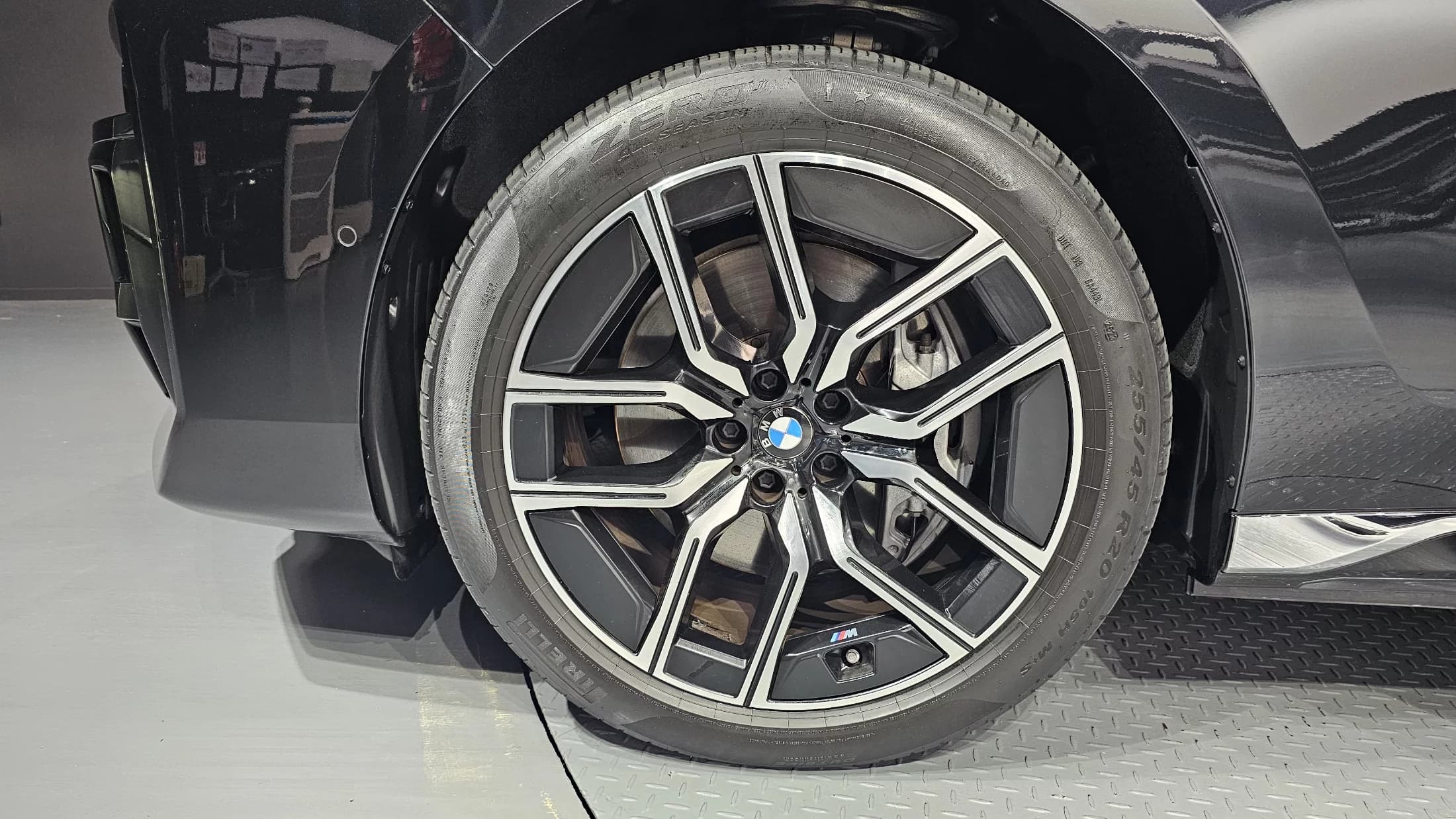 BMW i7 xDrive 60 M sport, электромобиль, 2023 г. 40689 км. — фото 19
