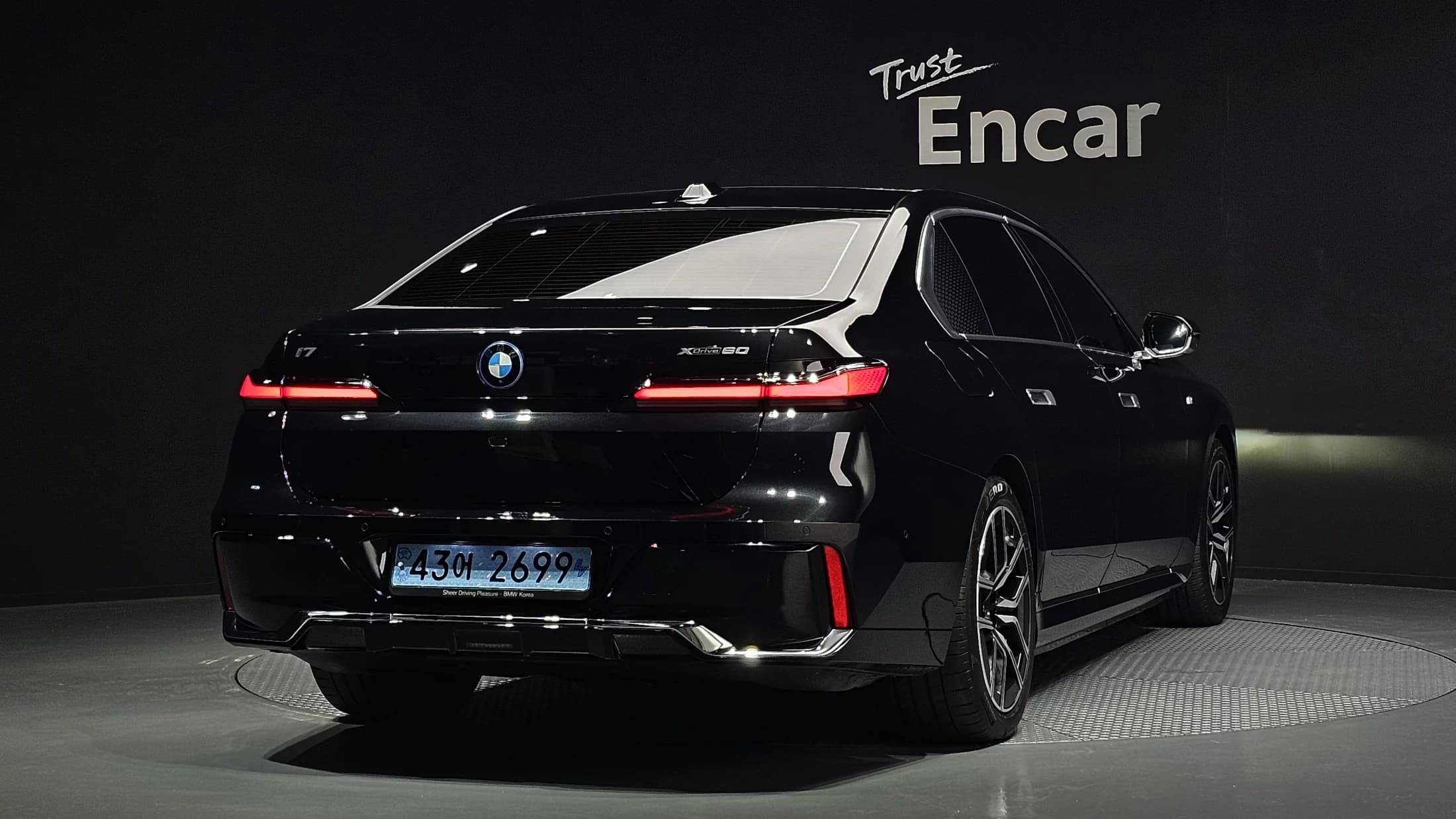 BMW i7 xDrive 60 M sport, электромобиль, 2023 г. 40689 км. — фото 3