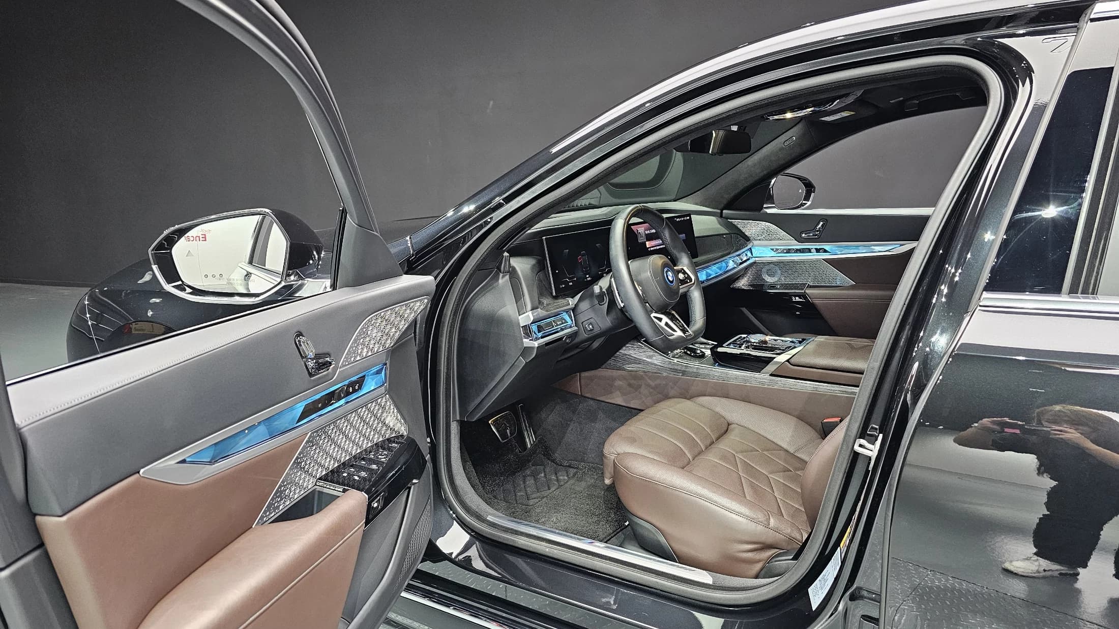 BMW i7 xDrive 60 M sport, электромобиль, 2023 г. 40689 км. — фото 9