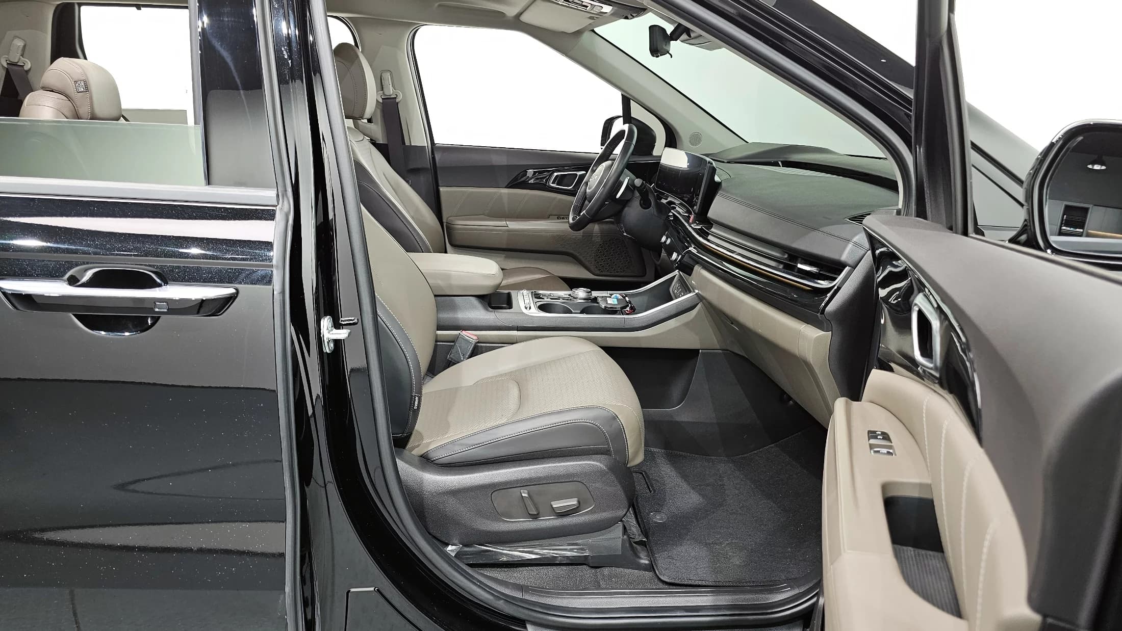 Kia Carnival 9-Seater Gravity, 2024 г. 18760 км. — фото 11