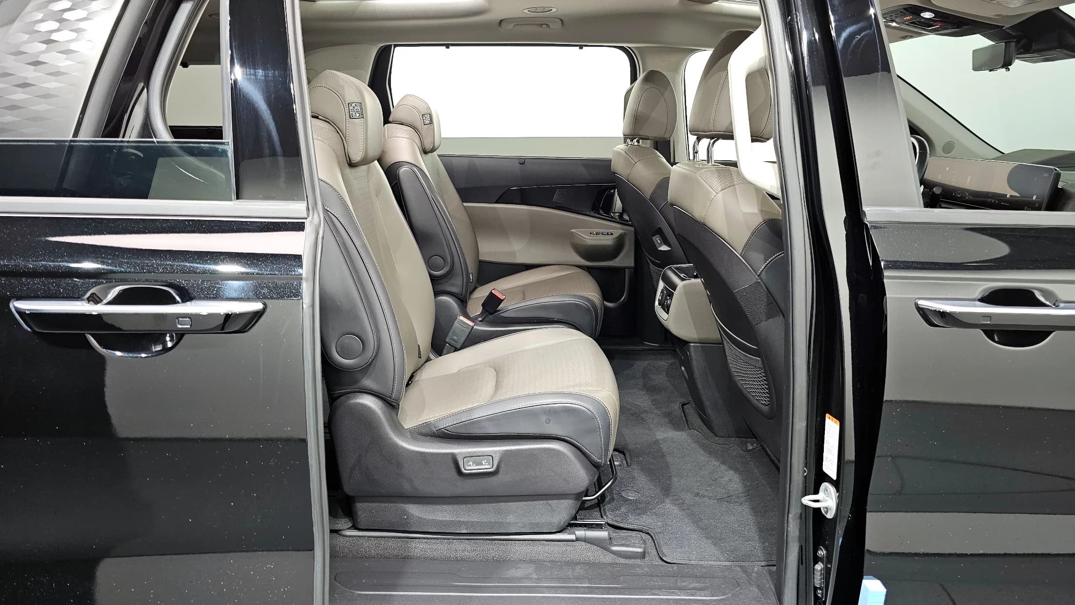 Kia Carnival 9-Seater Gravity, 2024 г. 18760 км. — фото 12