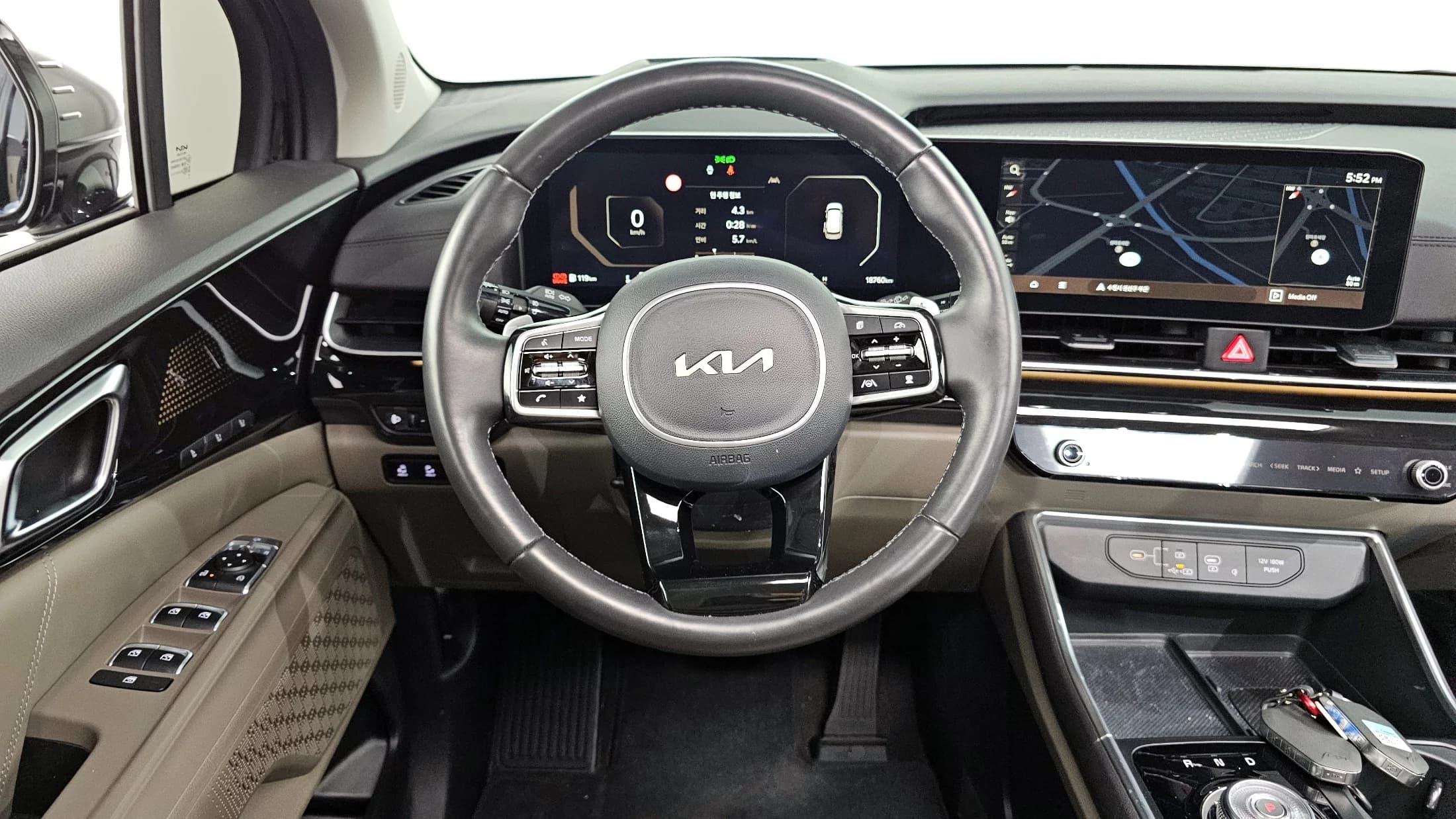 Kia Carnival 9-Seater Gravity, 2024 г. 18760 км. — фото 13