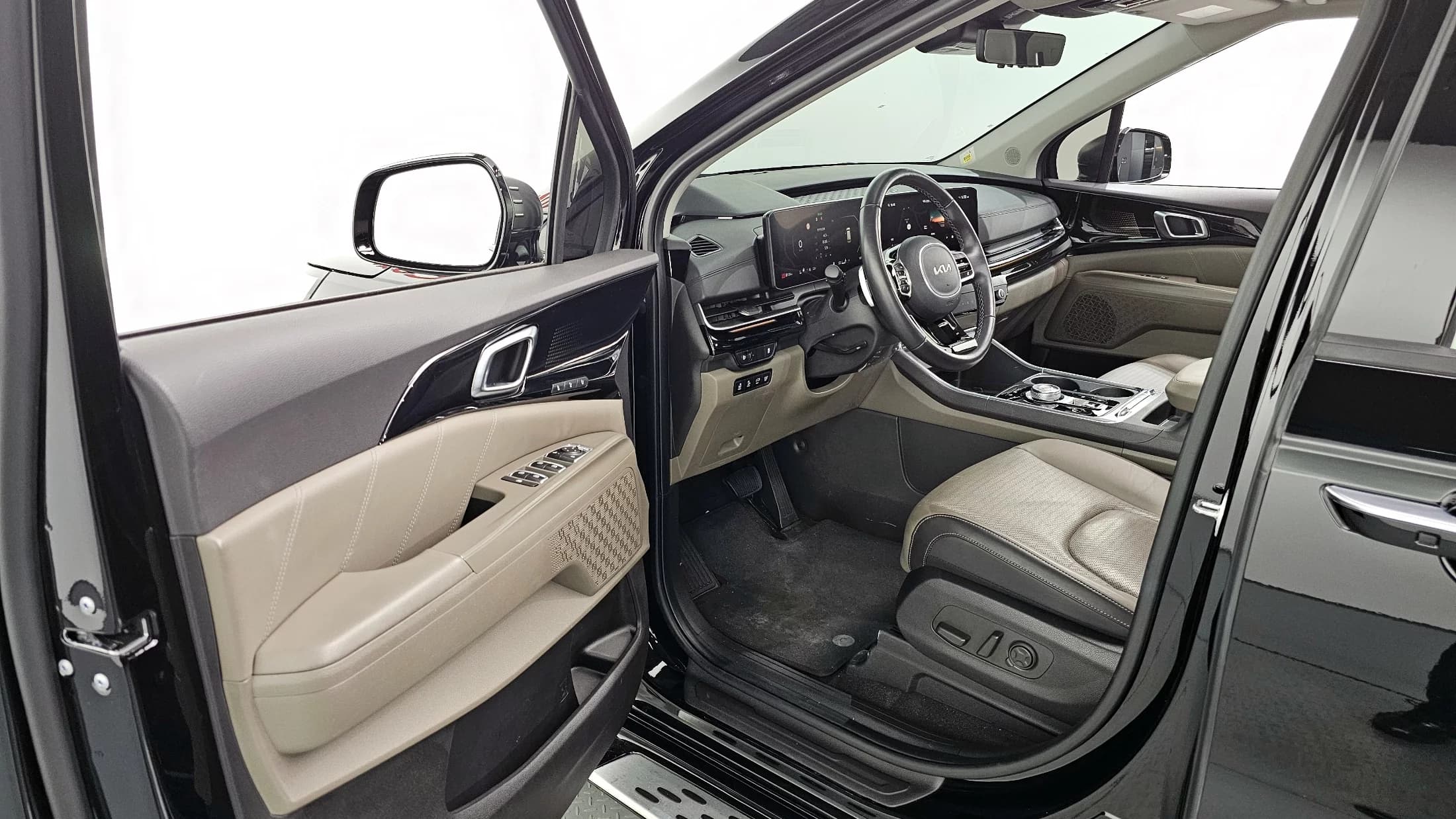 Kia Carnival 9-Seater Gravity, 2024 г. 18760 км. — фото 10