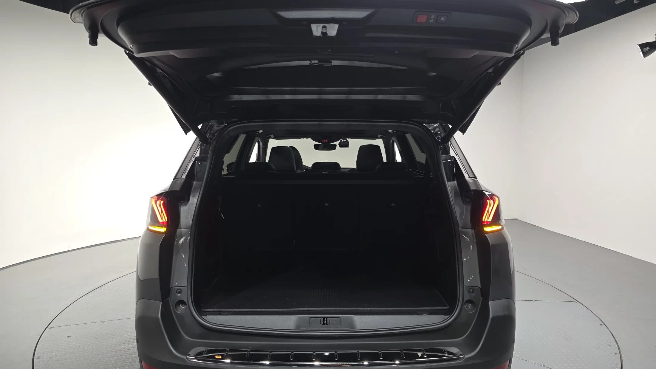 Peugeot 5008 1.2 Pure Tech GT, 2023 г. 44655 км. — фото 20
