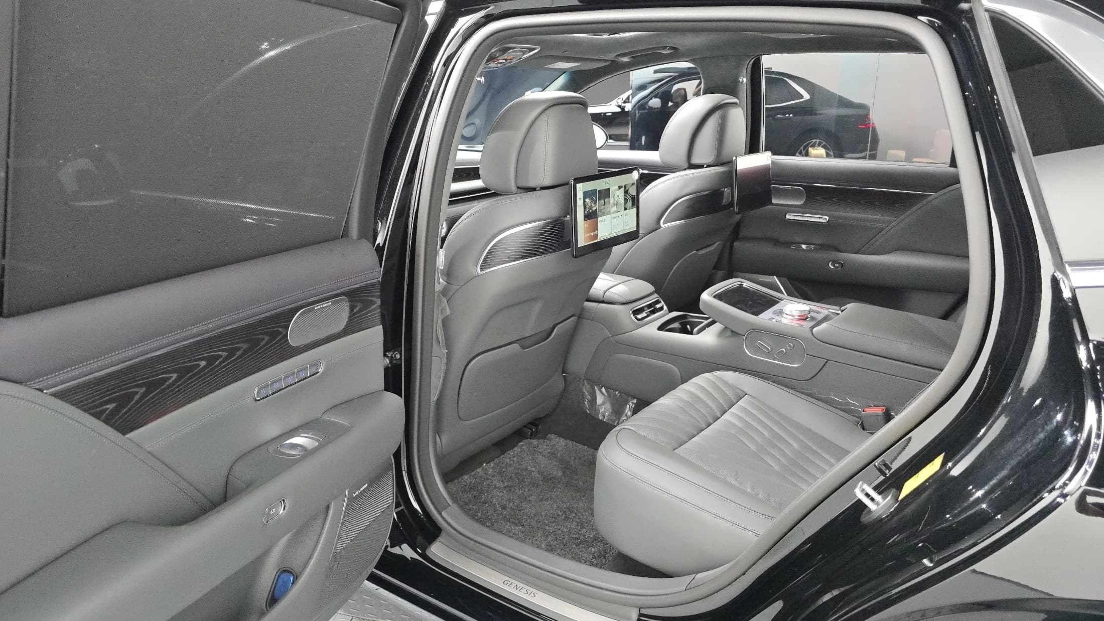 Genesis G90 Gasoline 3.5 Turbo AWD, 2022 г. 79641 км. — фото 12