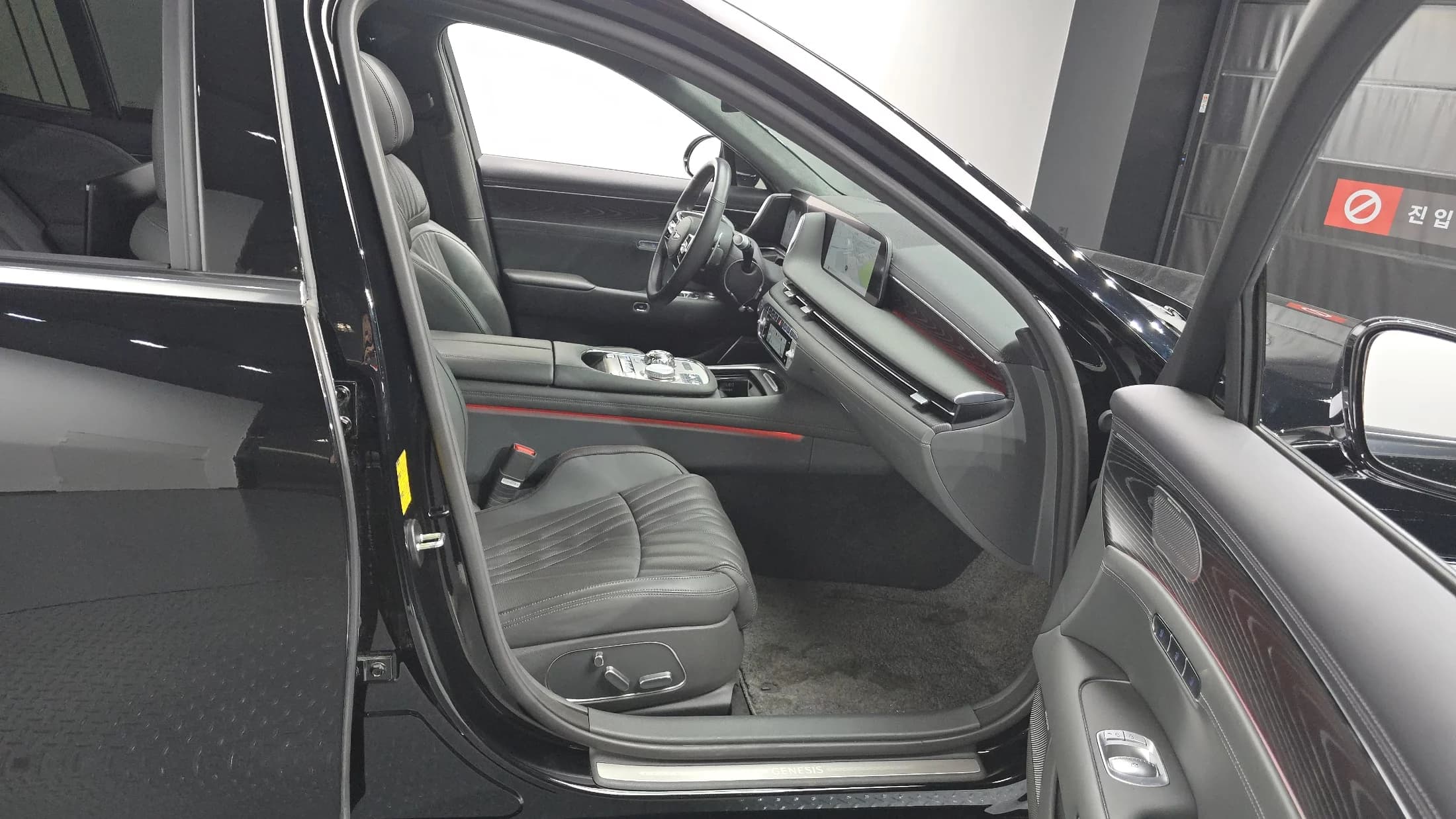 Genesis G90 Gasoline 3.5 Turbo AWD, 2022 г. 79641 км. — фото 10