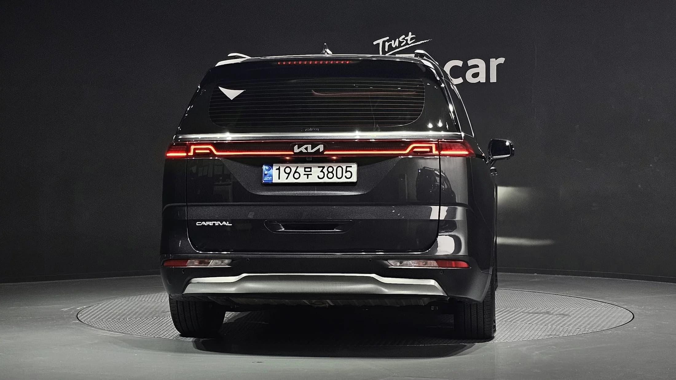 Kia Carnival 7-Seater Signature, 2023 г. 32708 км. — фото 4