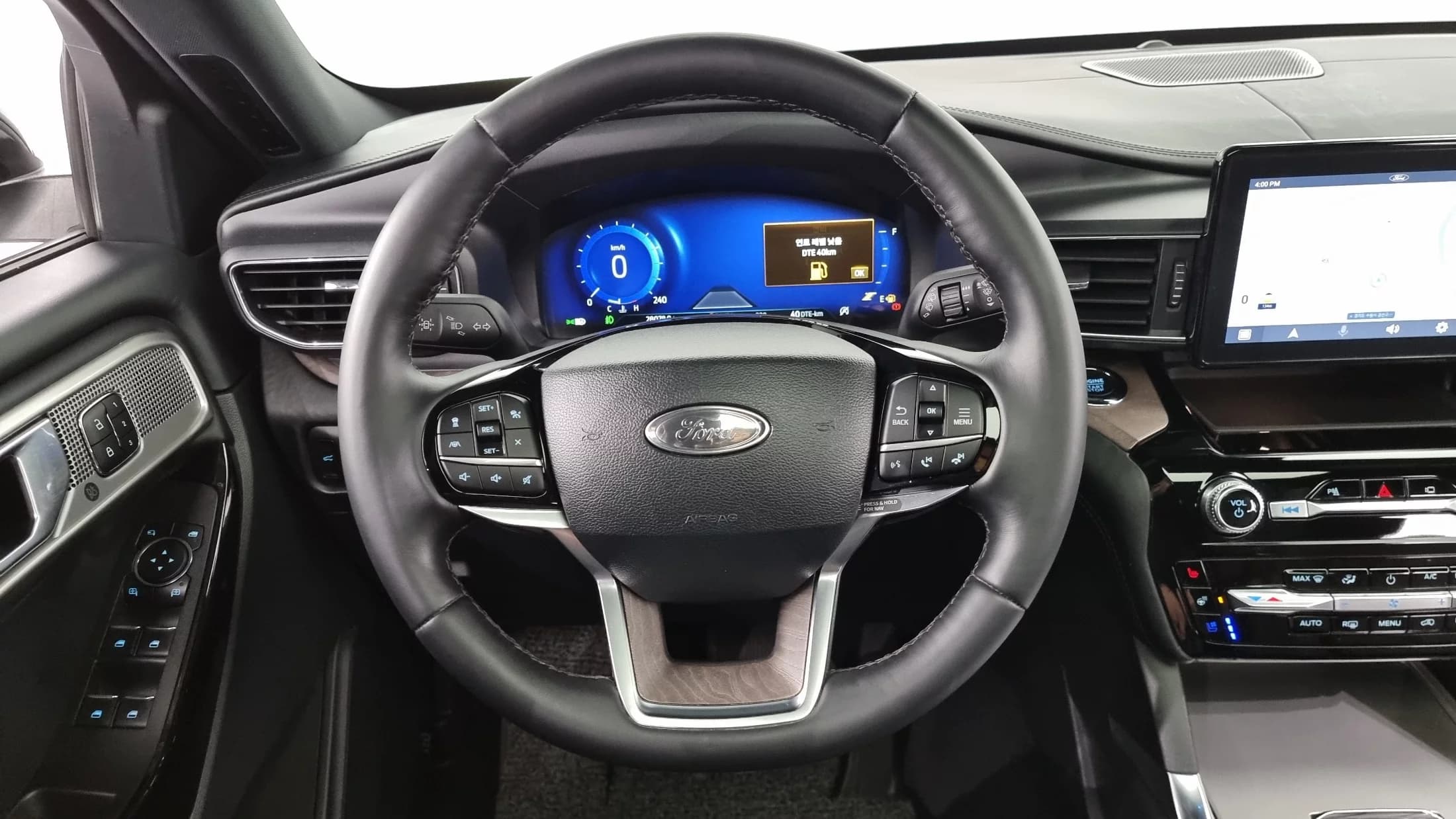 Ford EXPLORER 3.0 Platinum 4WD, 2023 г. 28078 км. — фото 13