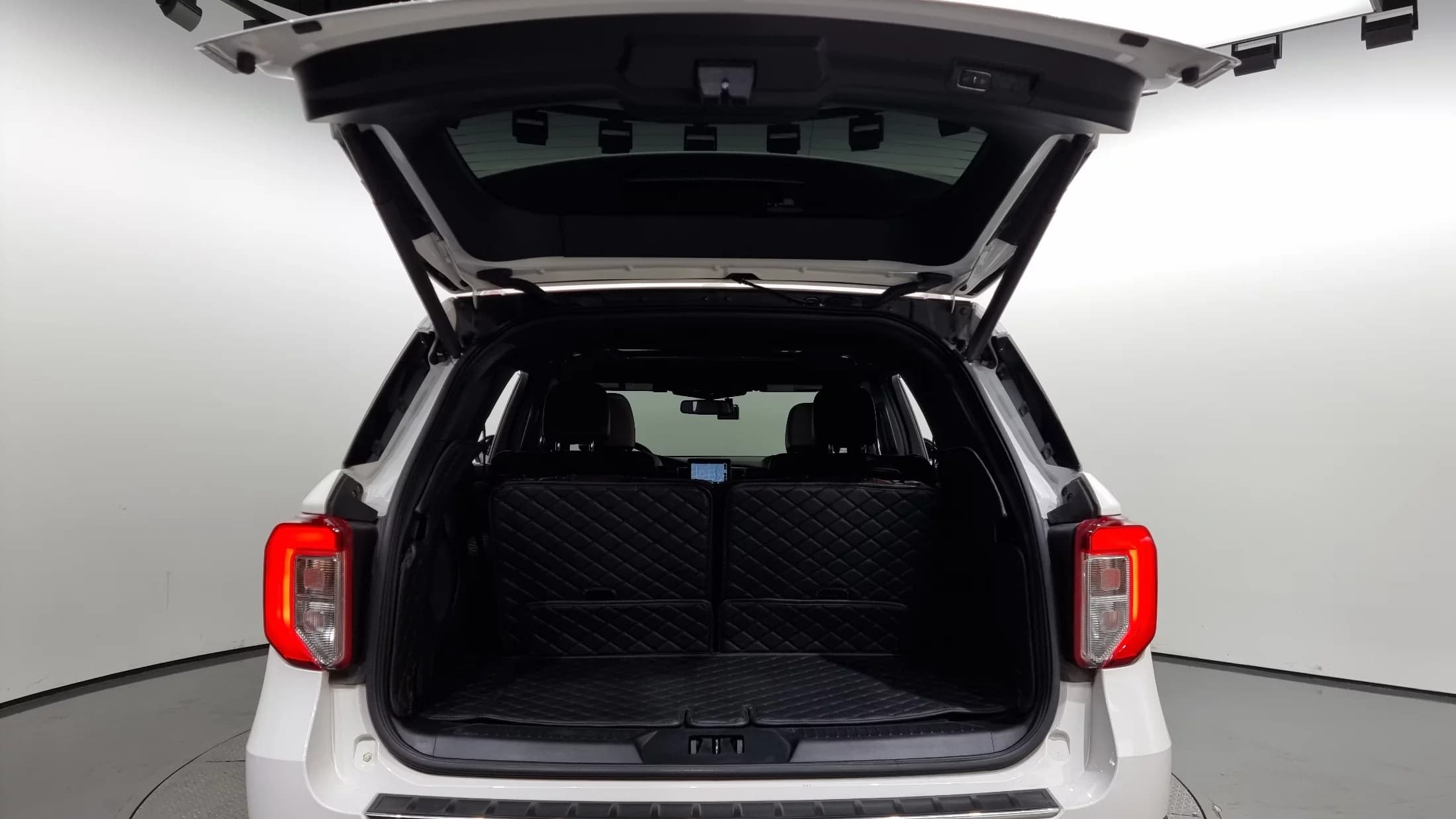 Ford EXPLORER 3.0 Platinum 4WD, 2023 г. 28078 км. — фото 20