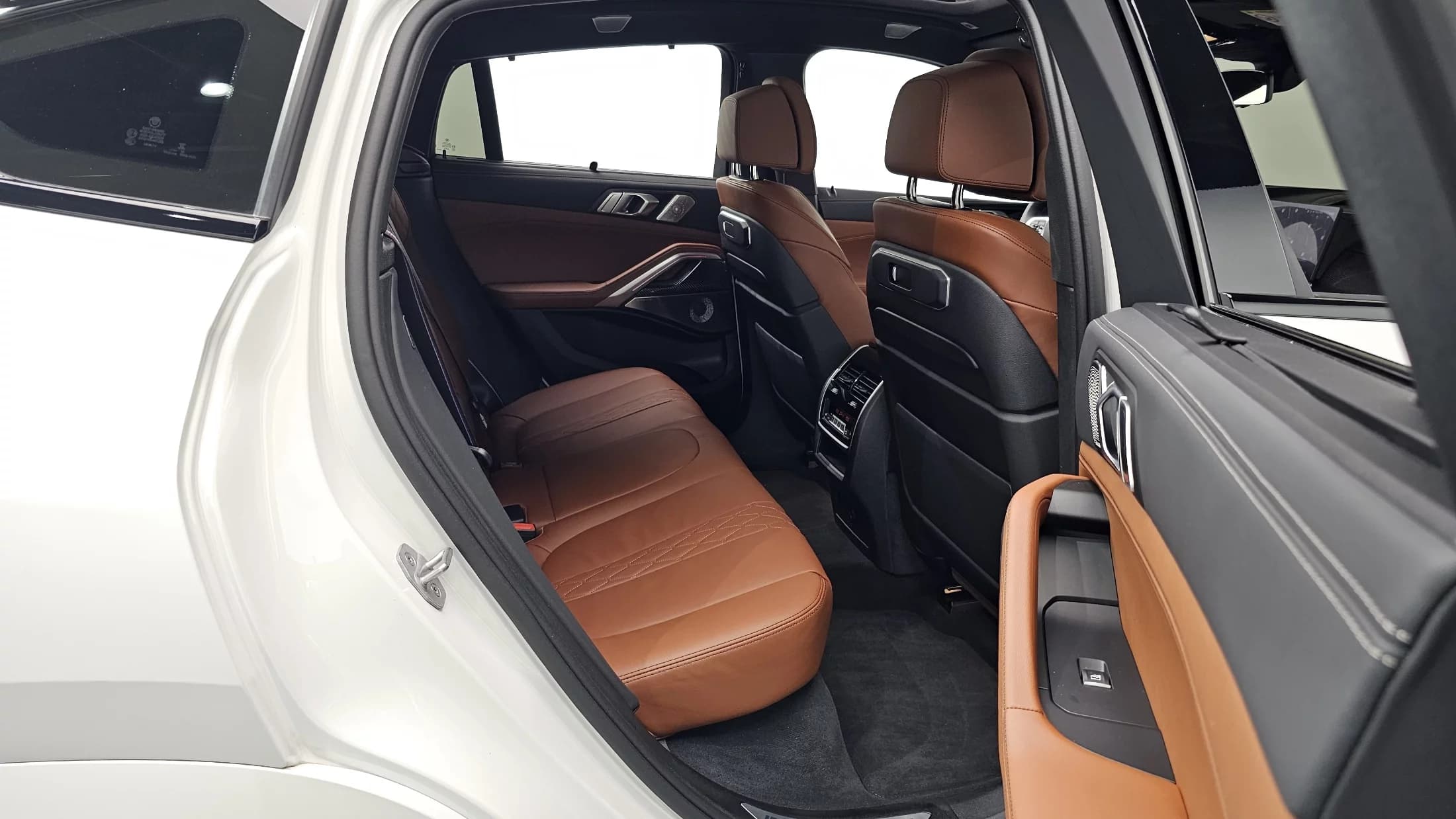 BMW X6 M60i, 2024 г. 7044 км. — фото 11