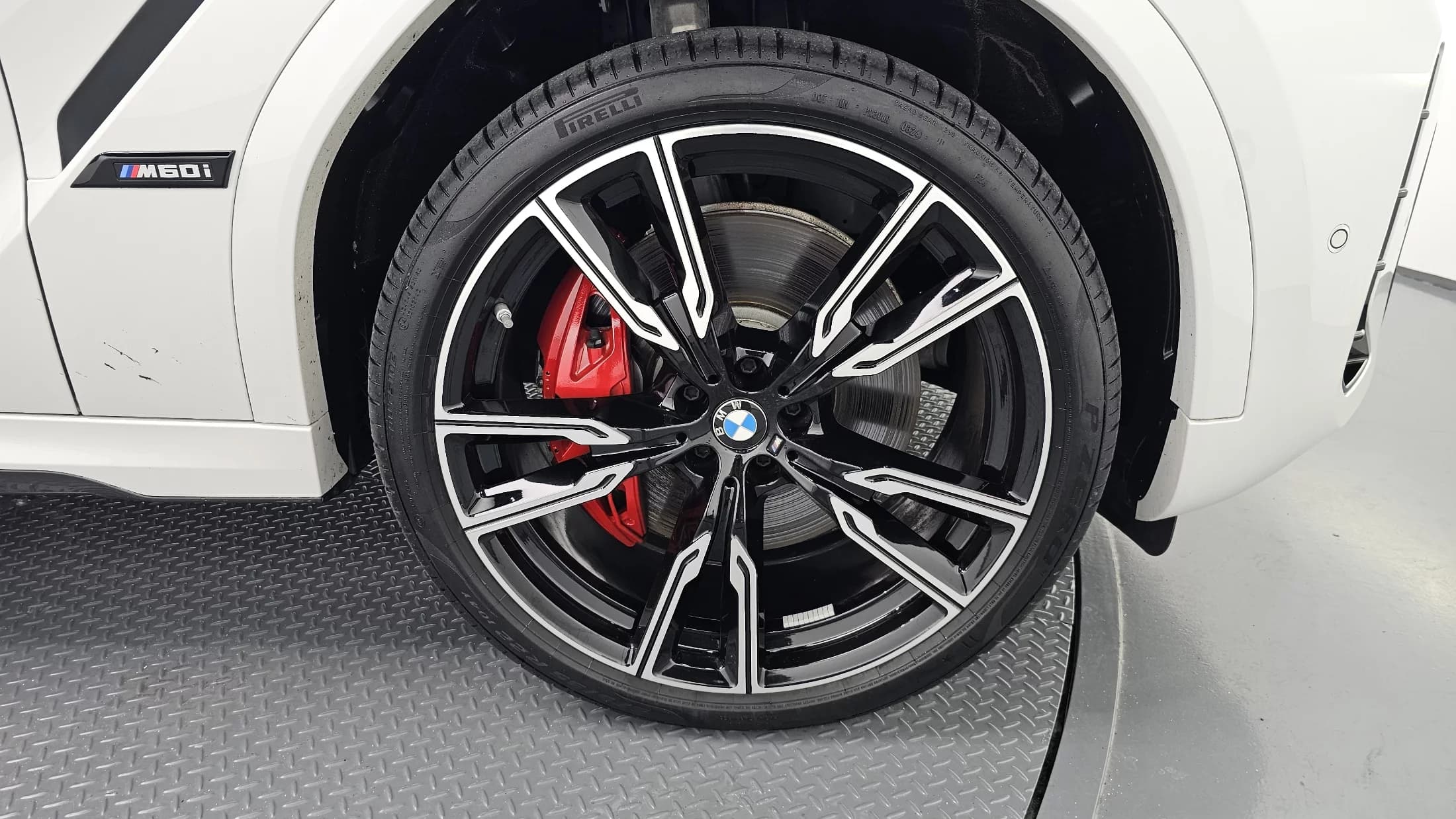BMW X6 M60i, 2024 г. 7044 км. — фото 5