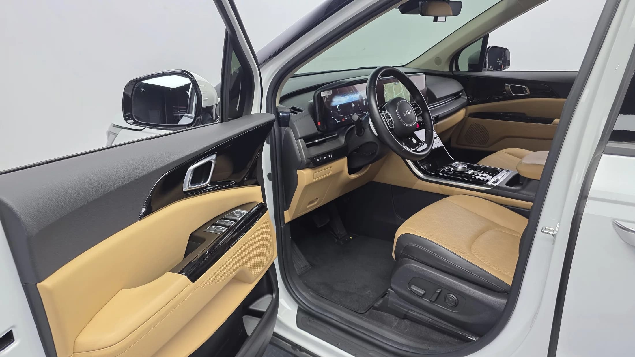 Kia Carnival 9-Seater Noblesse, 2023 г. 26610 км. — фото 11